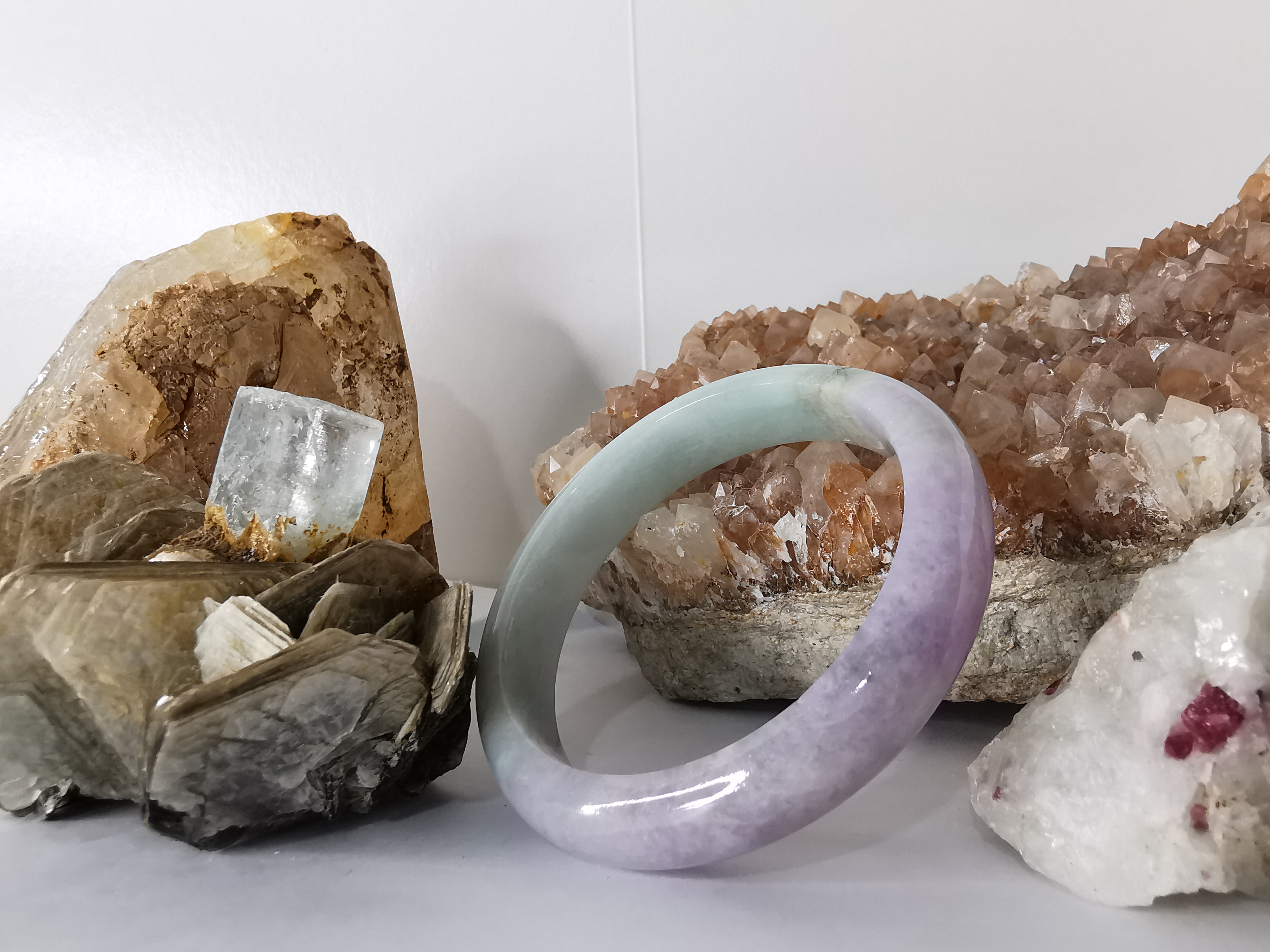 Violet Green Jade Bangle กำไลหยกเจไดต์แท้ Diameter/ เส้นผ่านศูนย์กลางด้านใน 58 mm.