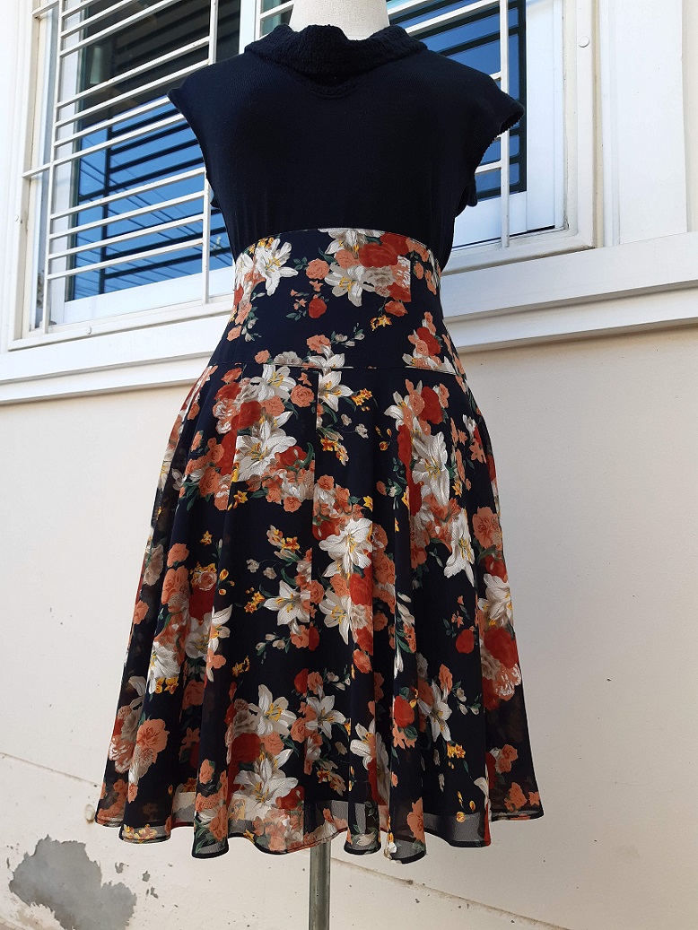 กระโปรงบานผ้าชีฟองลายดอกไม้สีส้ม งานวินเทจมือสอง