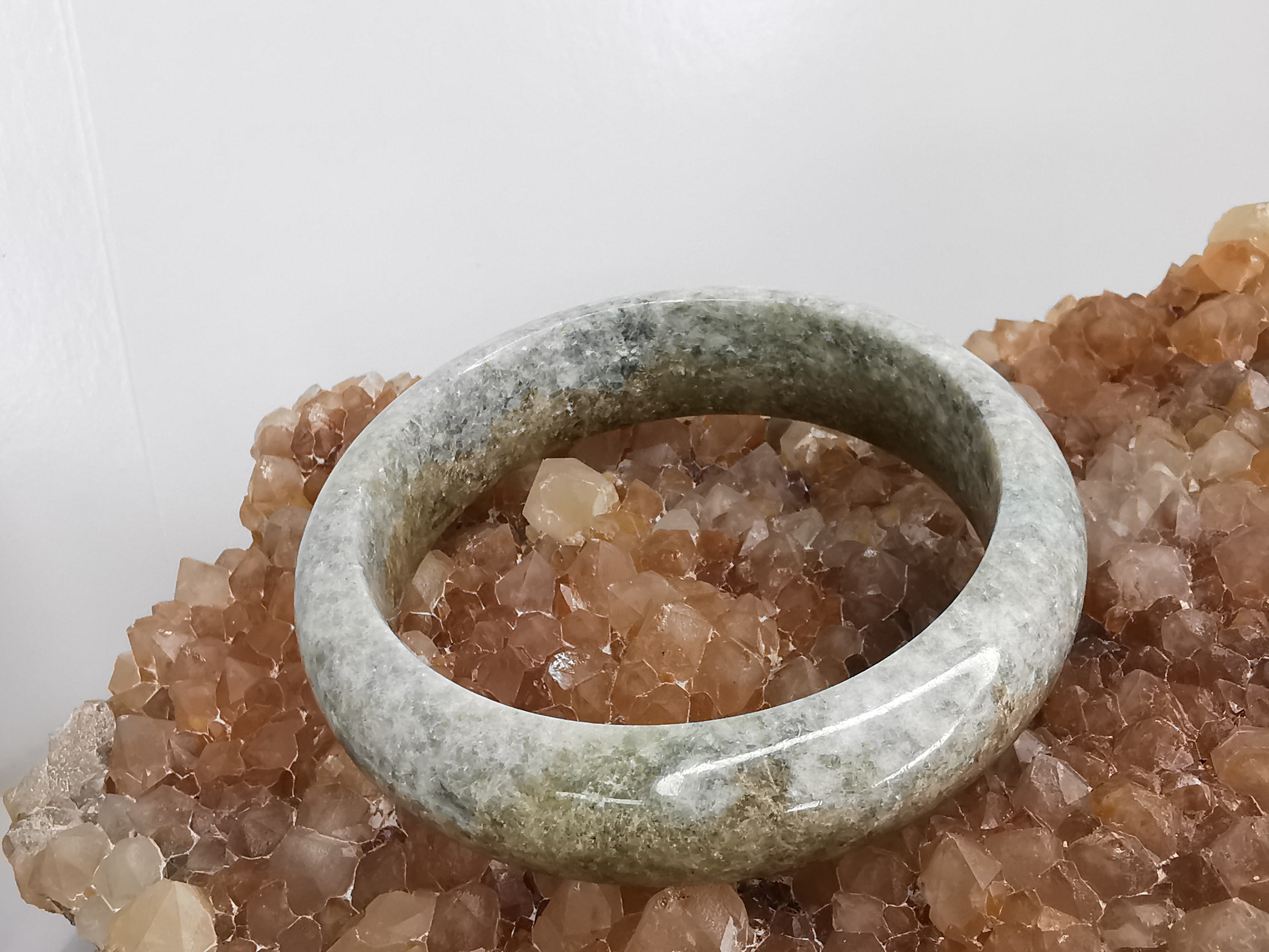 Green Yellow White Jade Bangle กำไลหยกเจไดต์แท้ Diameter/ เส้นผ่านศูนย์กลางด้านใน 59 mm.