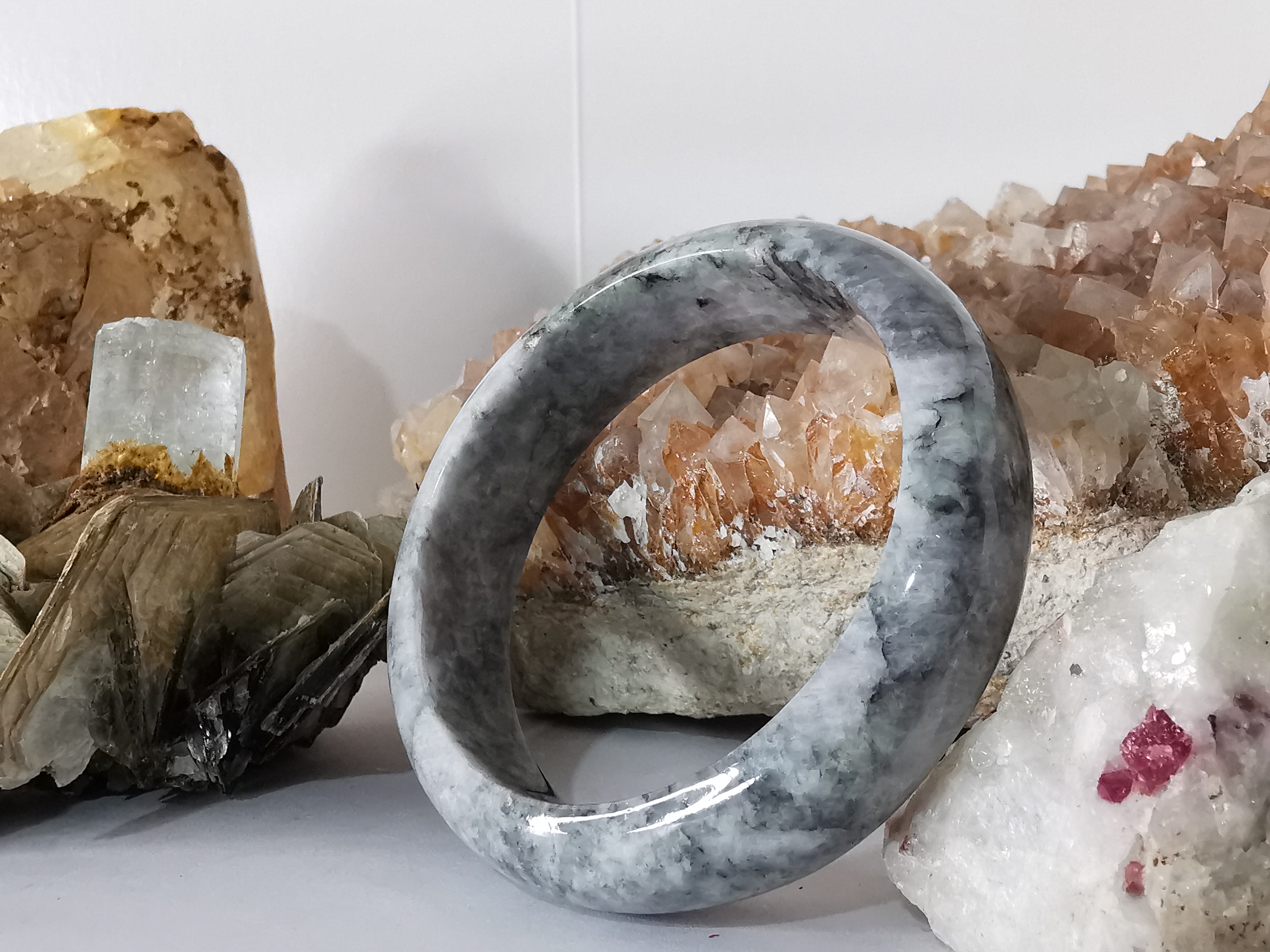 Grey Black White Green Jade Bangle กำไลหยกเจไดต์แท้ Diameter/ เส้นผ่านศูนย์กลางด้านใน 56 mm.