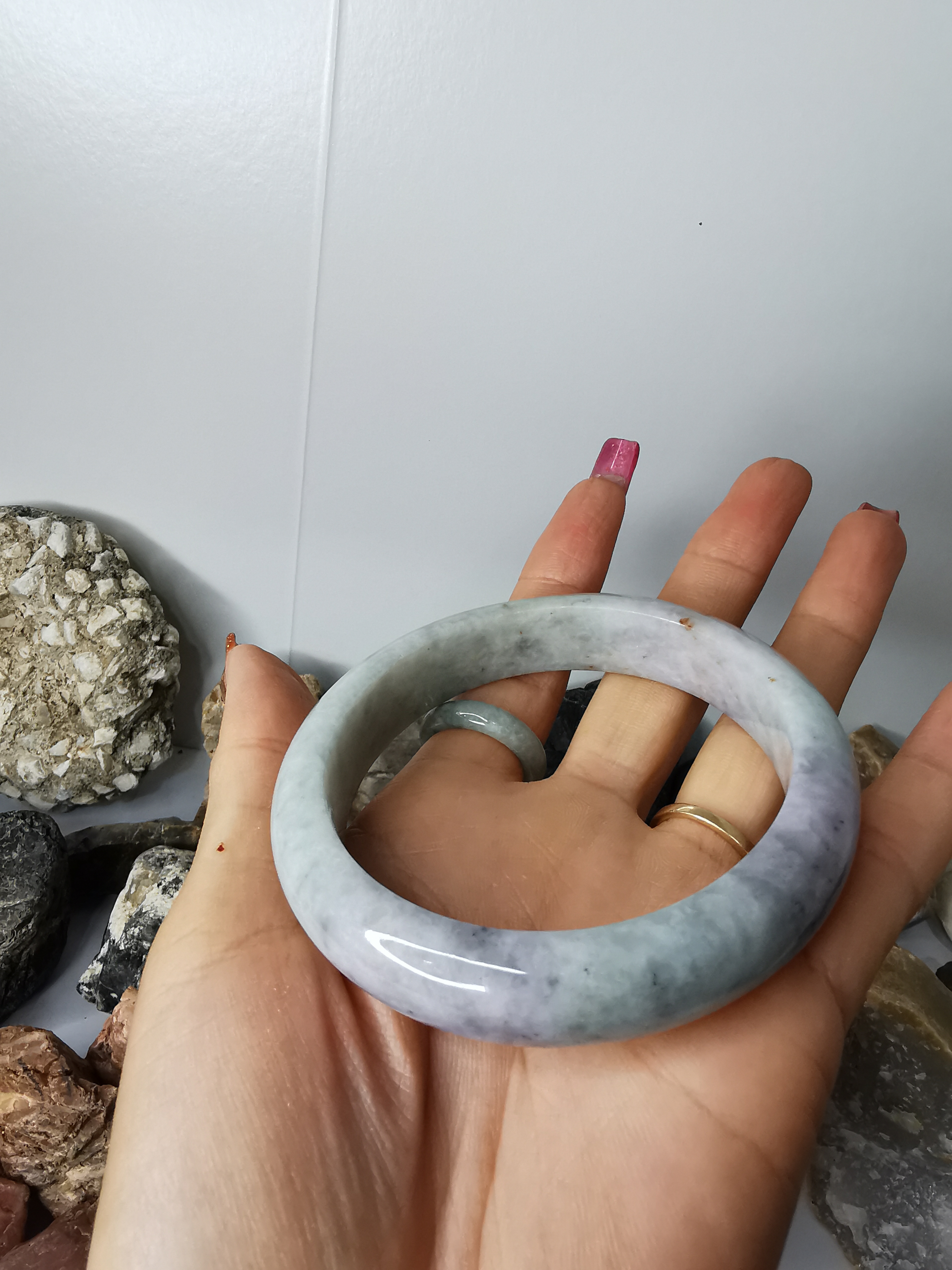 Violet Green Red Jade Bangle กำไลหยกเจไดต์แท้ Diameter/ เส้นผ่านศูนย์กลางด้านใน 63 mm.