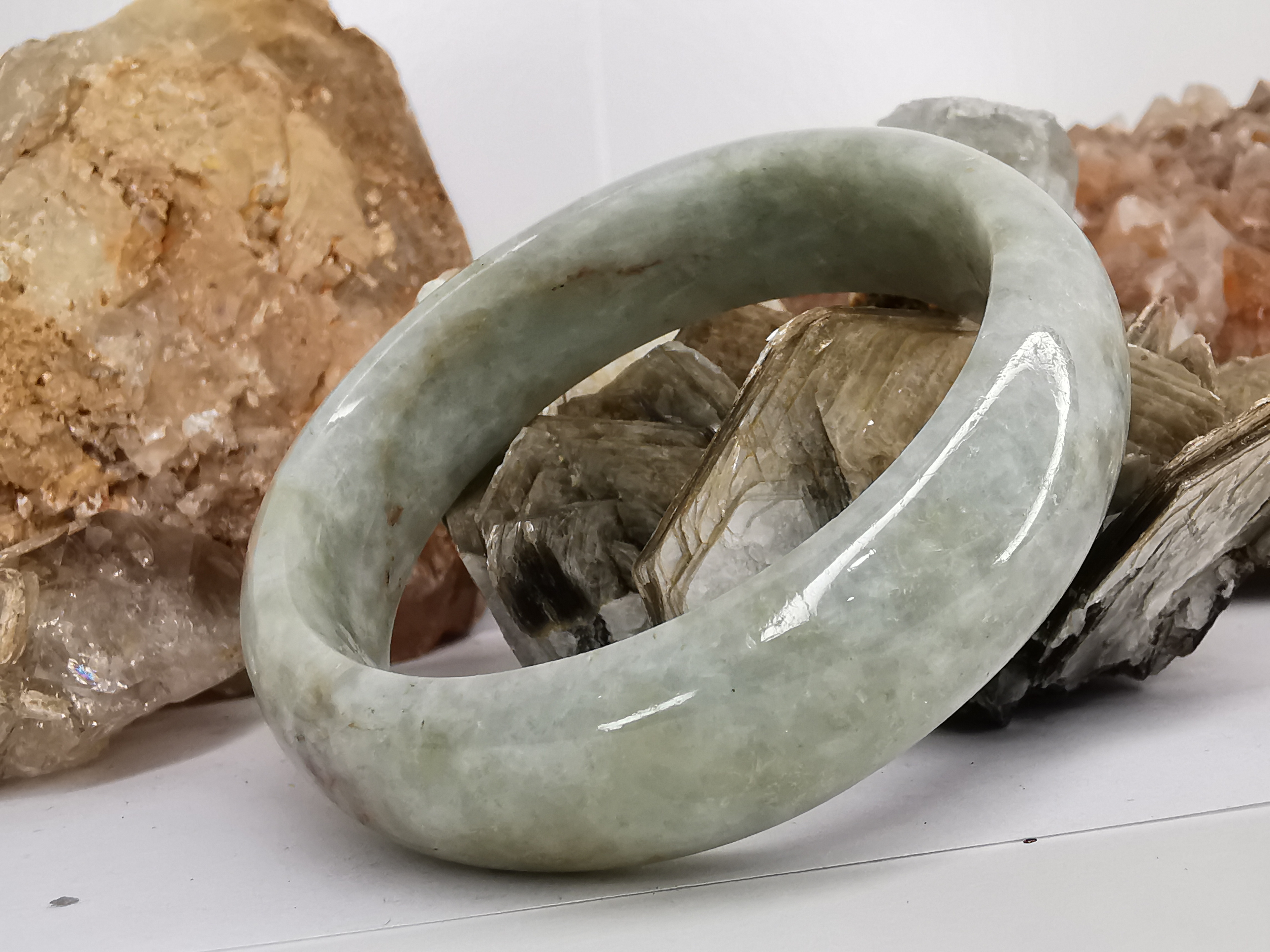 Green Yellow Jade Bangle กำไลหยกเจไดต์แท้ Diameter/ เส้นผ่านศูนย์กลางด้านใน 55 mm.