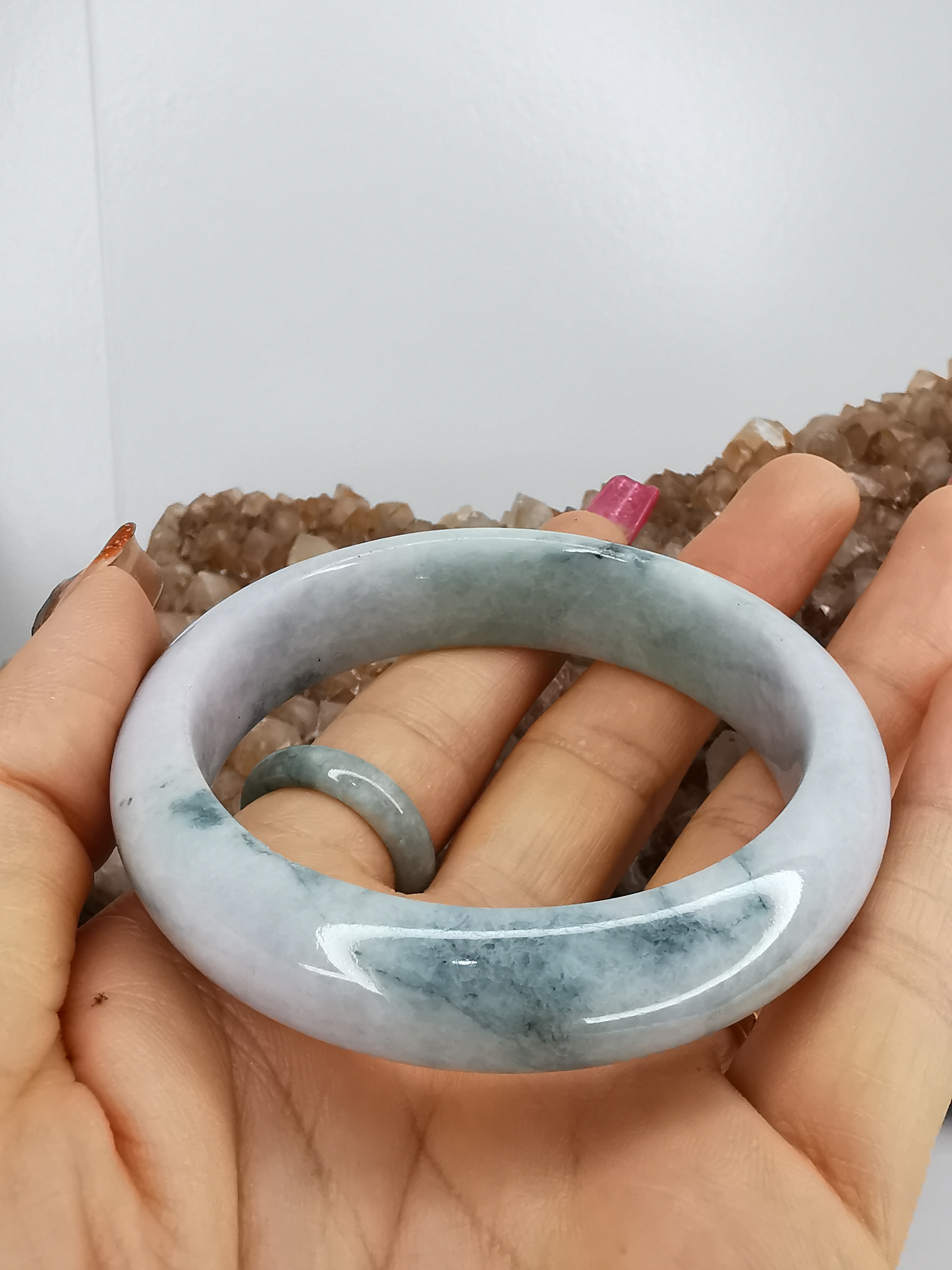 Green White Bangle กำไลหยกเจไดต์แท้ Diameter/ เส้นผ่านศูนย์กลางด้านใน 55 mm.