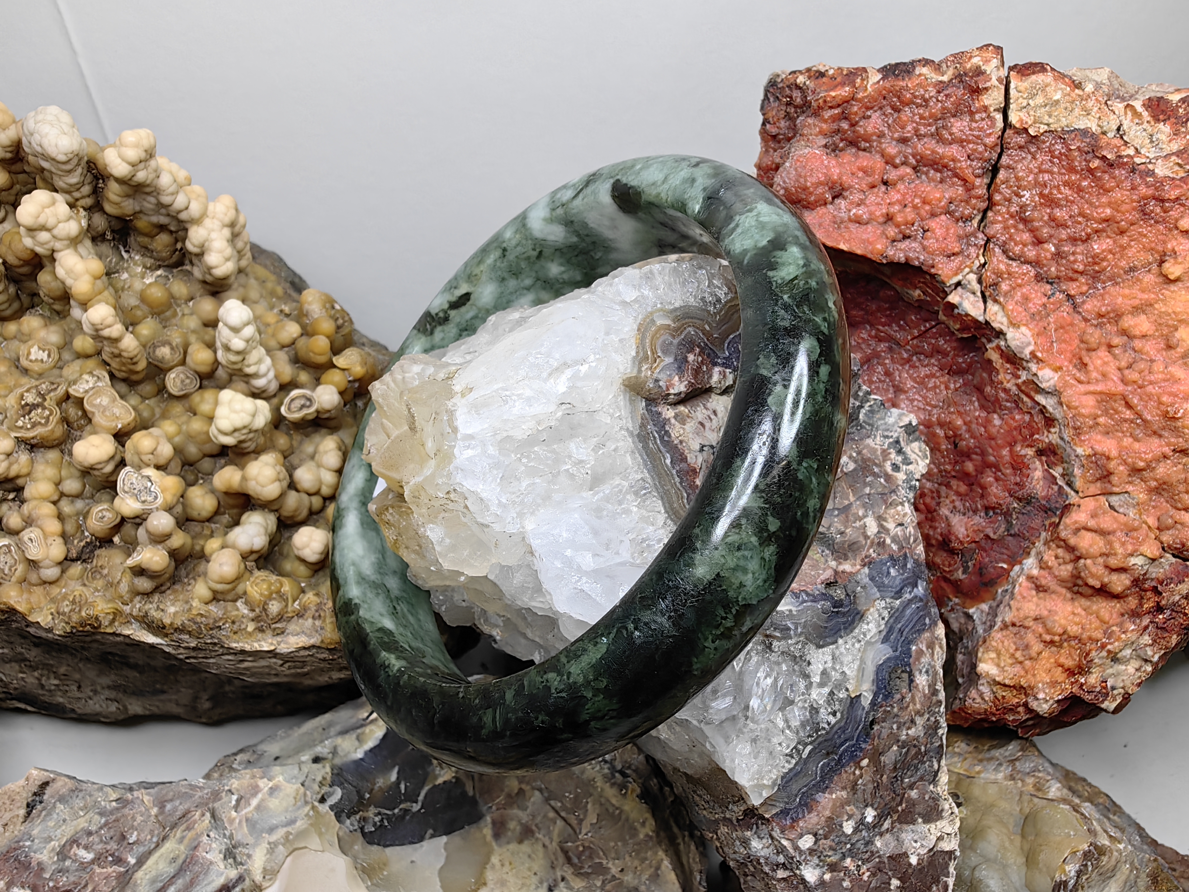 Burmese Jadeite Bangle Size 62 กำไลหยกเจไดต์พม่า Diameter/ เส้นผ่านศูนย์กลางด้านใน 62 mm.