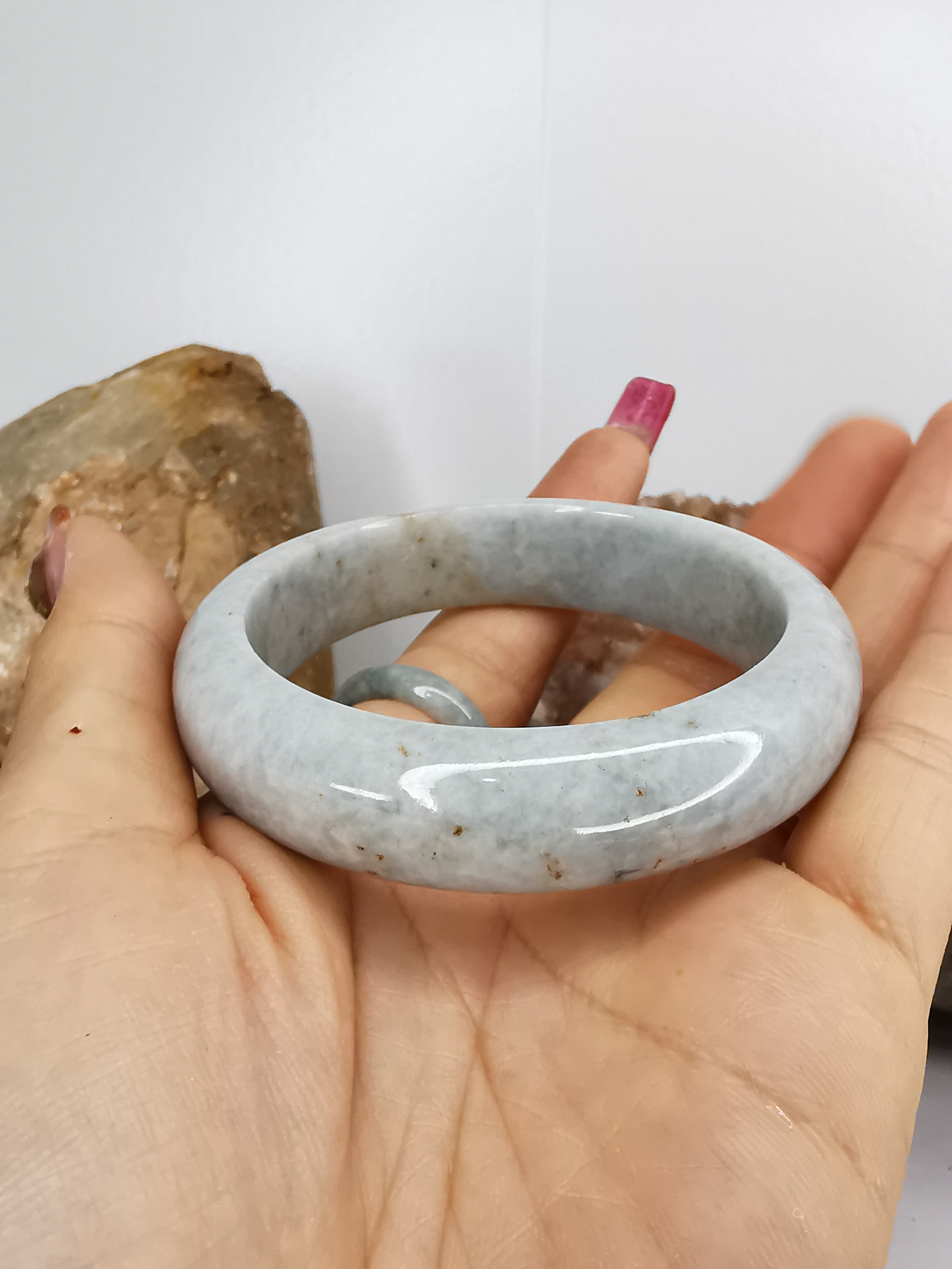 White Green Jade Bangle กำไลหยกเจไดต์แท้ Diameter/ เส้นผ่านศูนย์กลางด้านใน 55 mm.