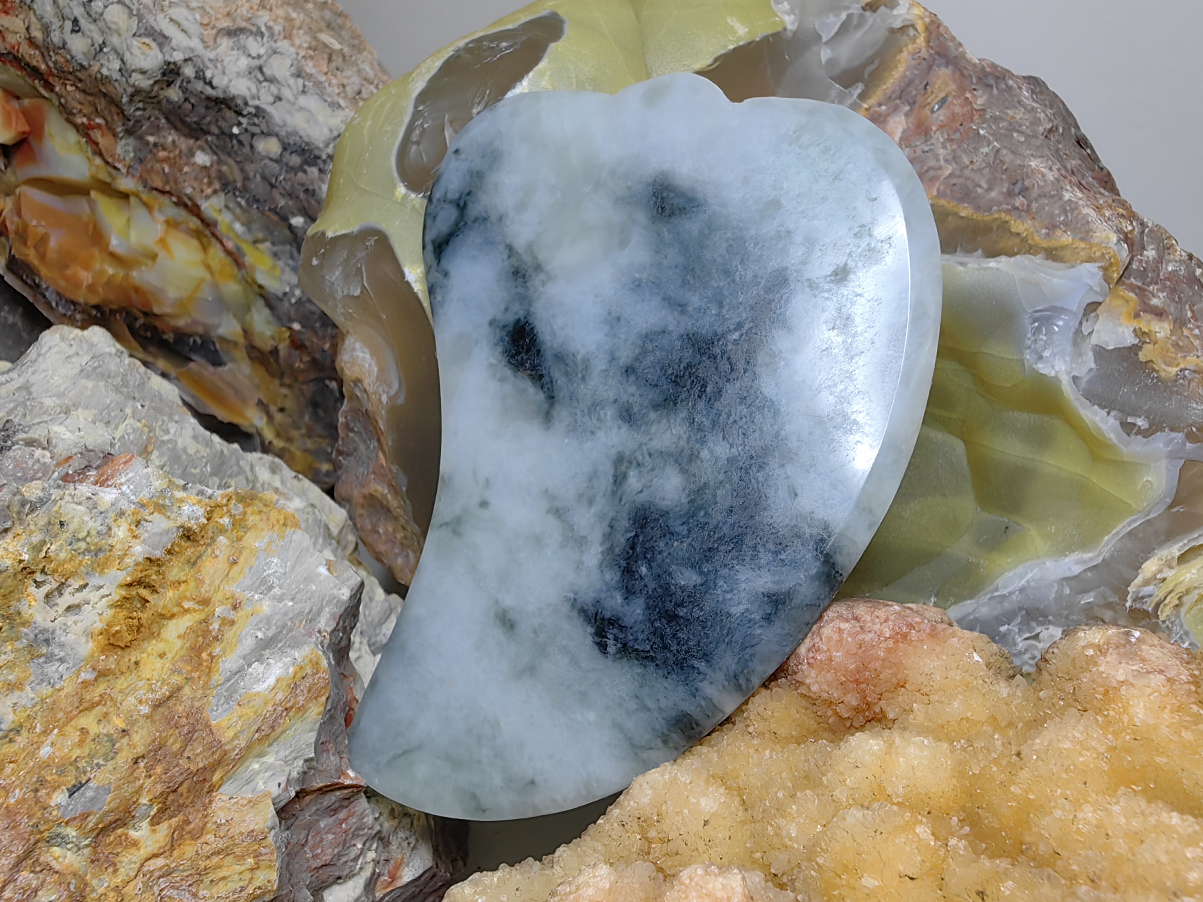 Guasha Face Massage Jade หยกกัวซานวดหน้า