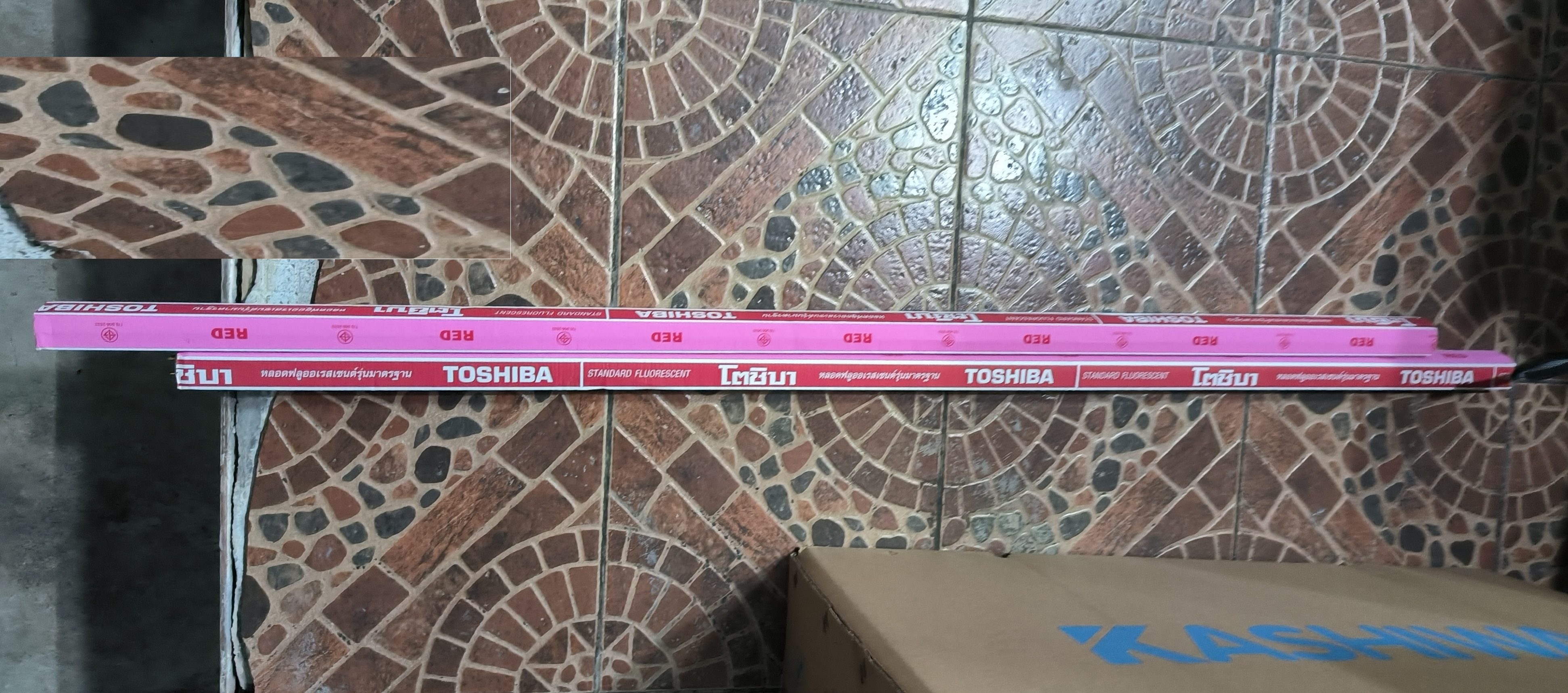 TOSHIBA หลอดนีออนสีแดง หลอดนีออนแก้วแดง แบบยาว 36W ยาว 120เซน นีออนแดง RED NEON