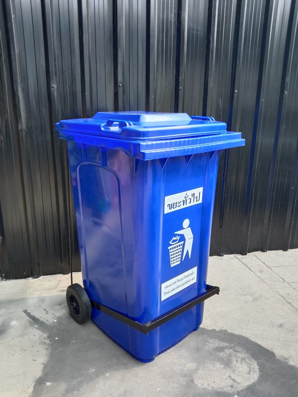 ถังขยะเท้าเหยียบ มีล้อเข็น 240 ลิตร 2 ถังขยะเท้าเหยียบ มีล้อเข็น 240 ลิตร