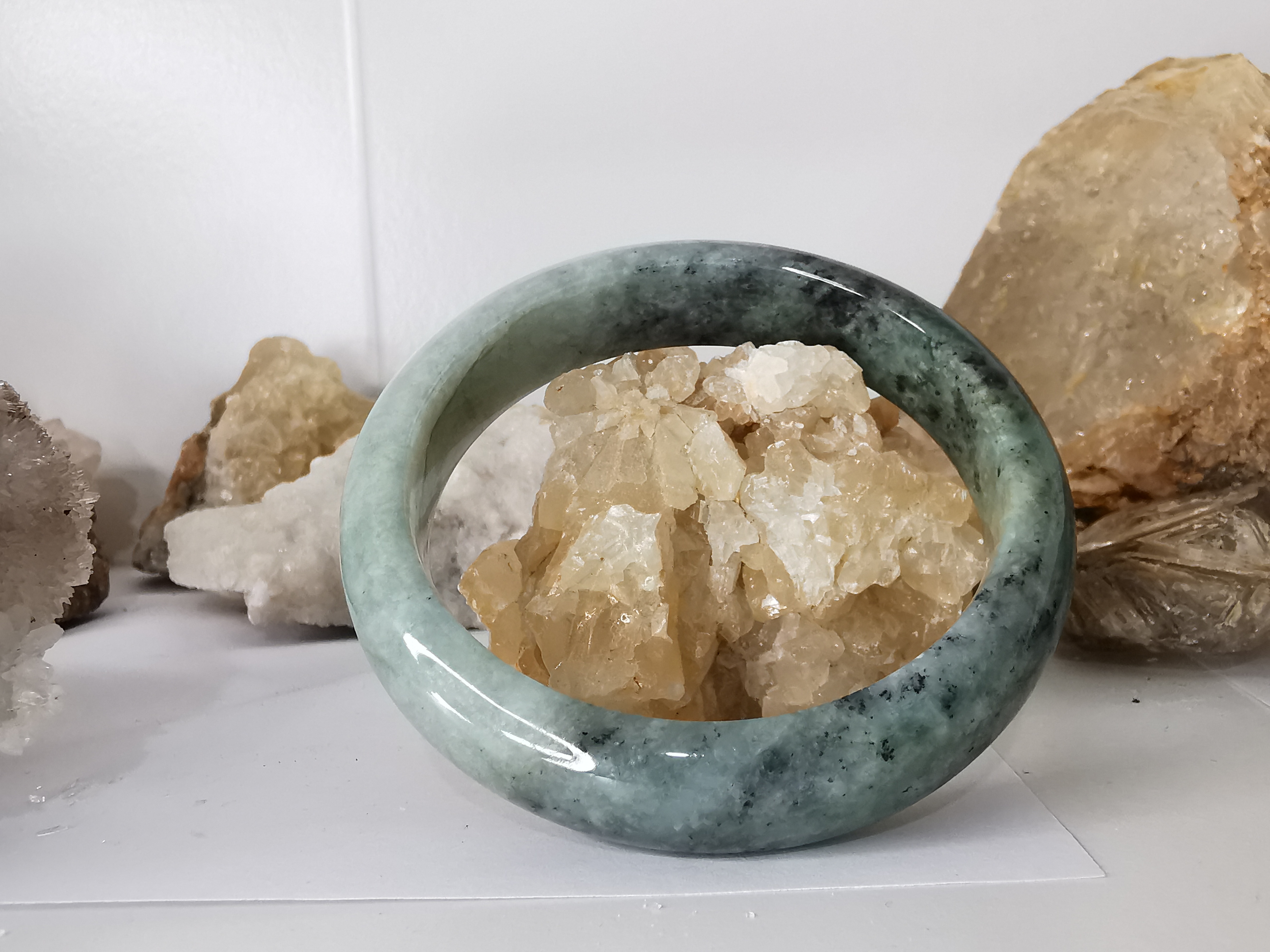 Green Grey Bangle กำไลหยกเจไดต์แท้ Diameter/ เส้นผ่านศูนย์กลางด้านใน 63 mm.