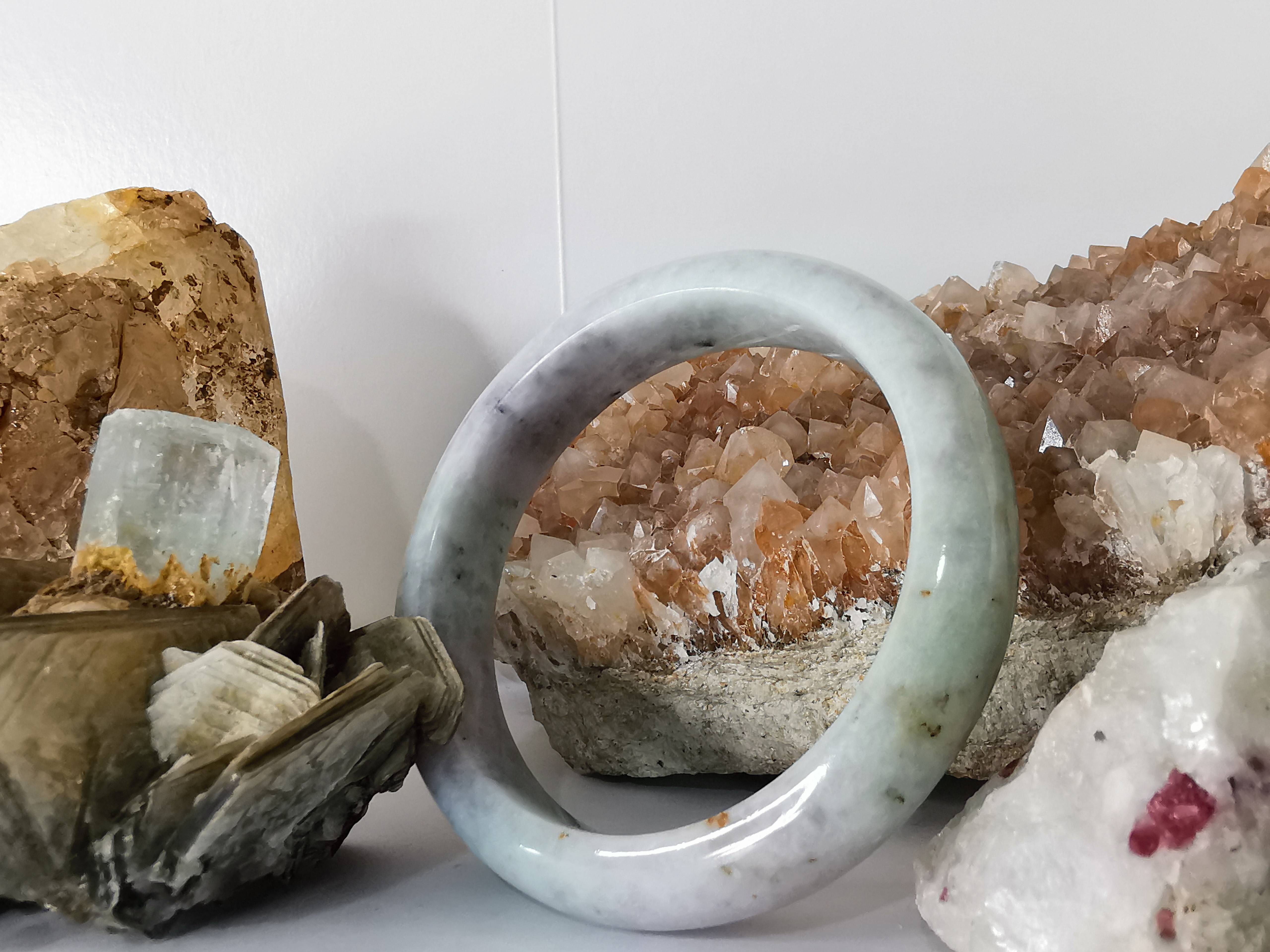 Violet Green Red Jade Bangle กำไลหยกเจไดต์แท้ Diameter/ เส้นผ่านศูนย์กลางด้านใน 63 mm.