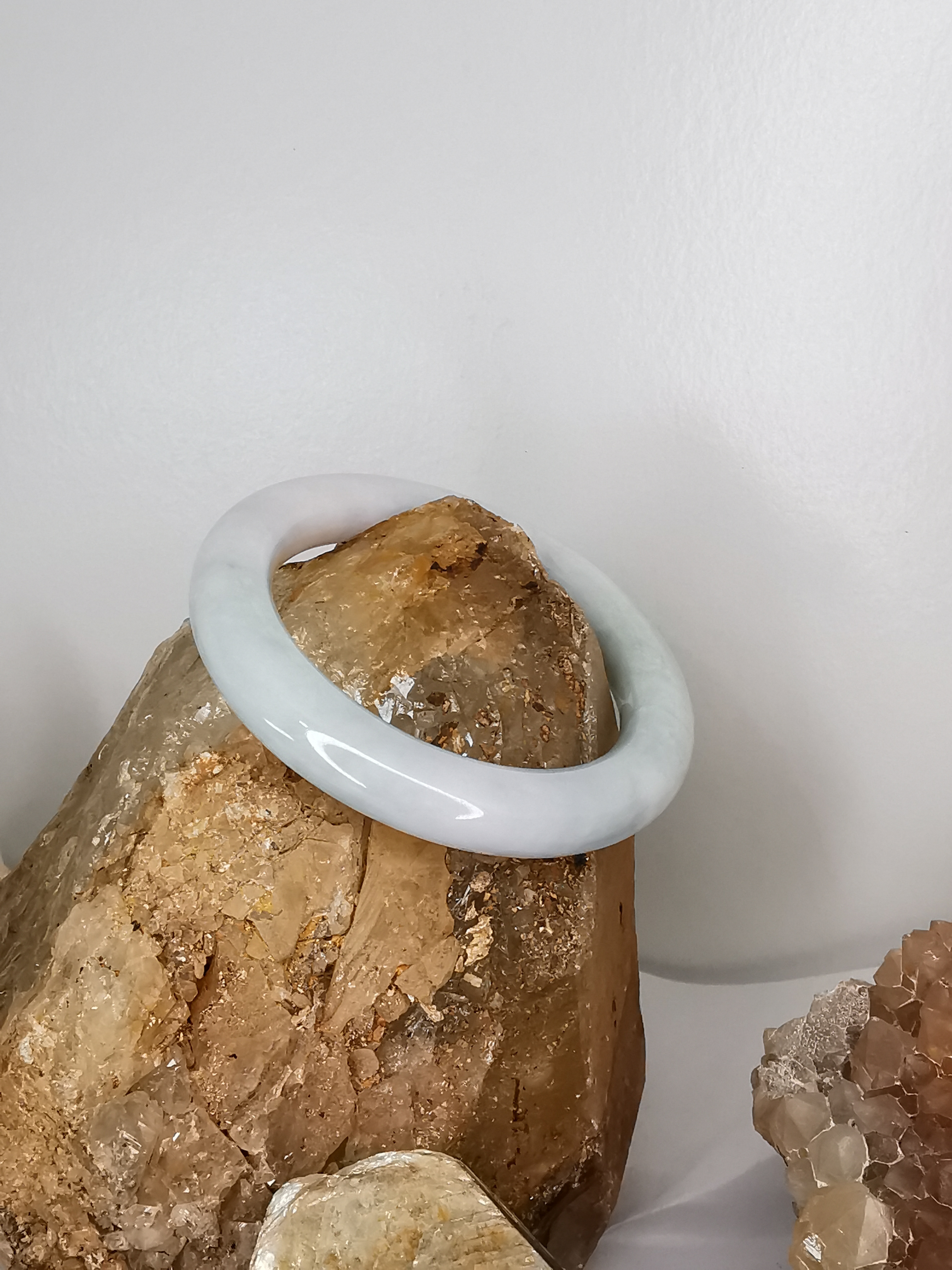 Violet White Green Bangle กำไลหยกเจไดต์แท้ Diameter/ เส้นผ่านศูนย์กลางด้านใน 52 mm.