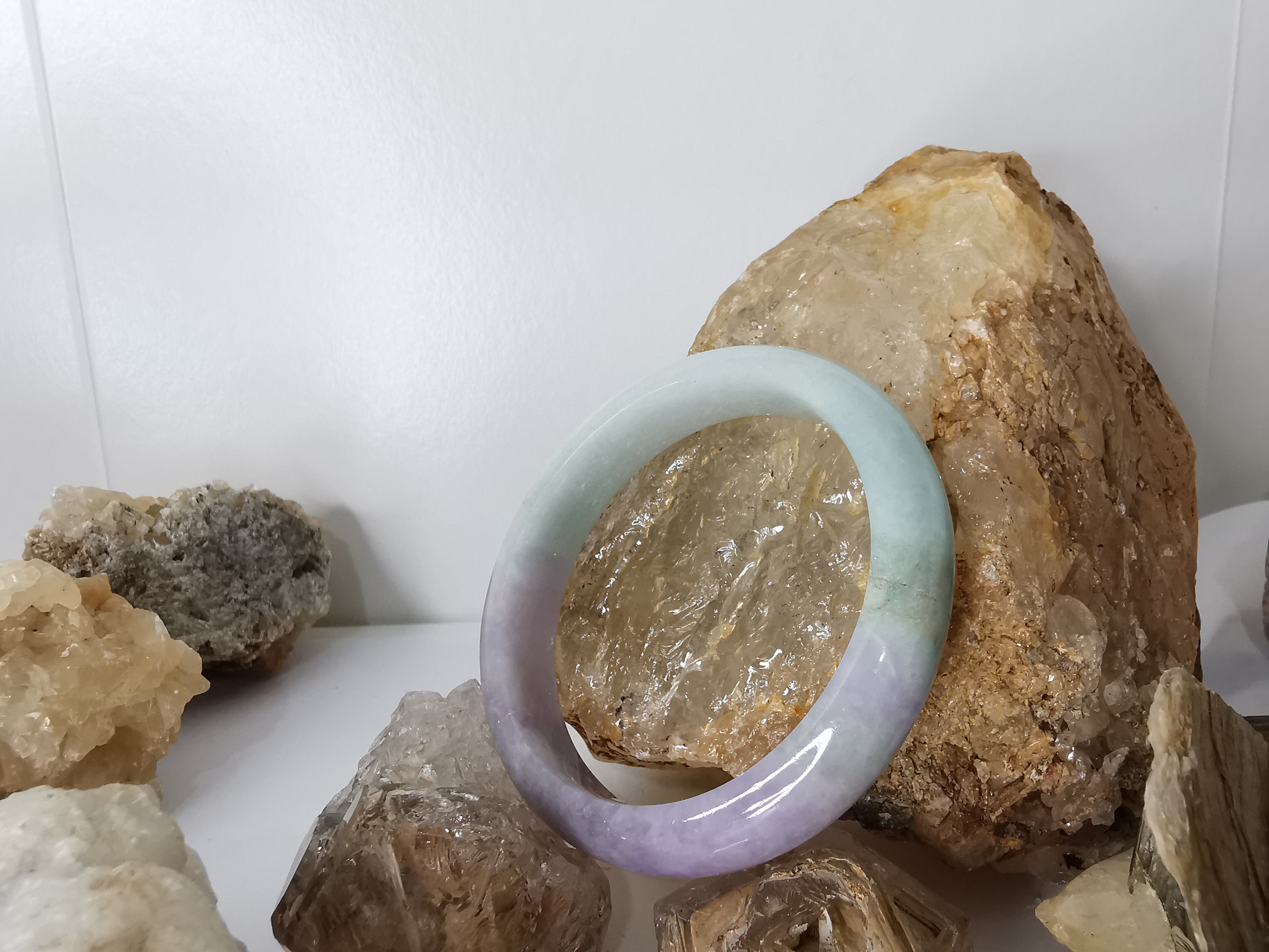 Violet Green Jade Bangle กำไลหยกเจไดต์แท้ Diameter/ เส้นผ่านศูนย์กลางด้านใน 58 mm.