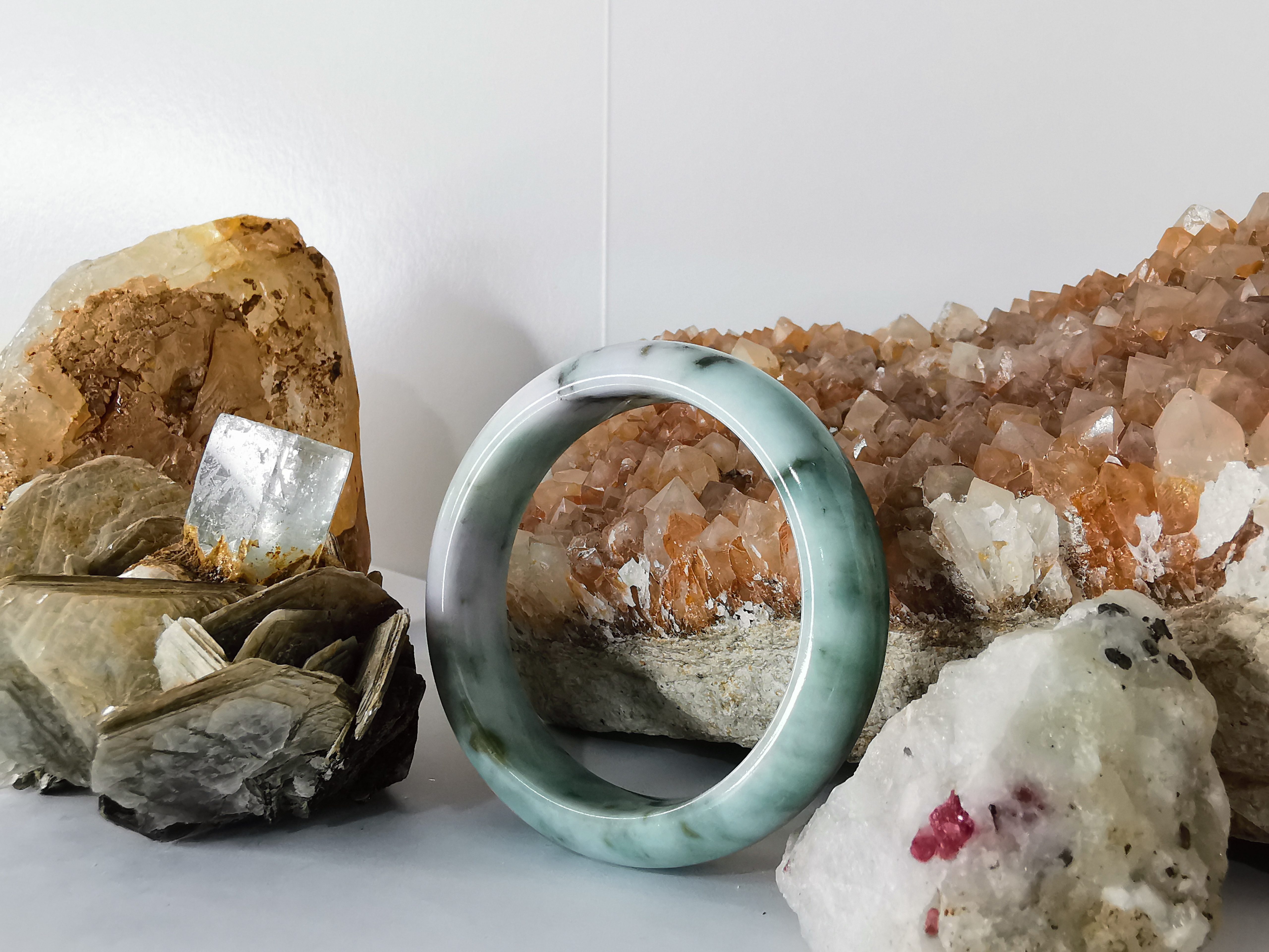 Violet Green Jade Bangle กำไลหยกเจไดต์แท้ Diameter/ เส้นผ่านศูนย์กลางด้านใน 53 mm.