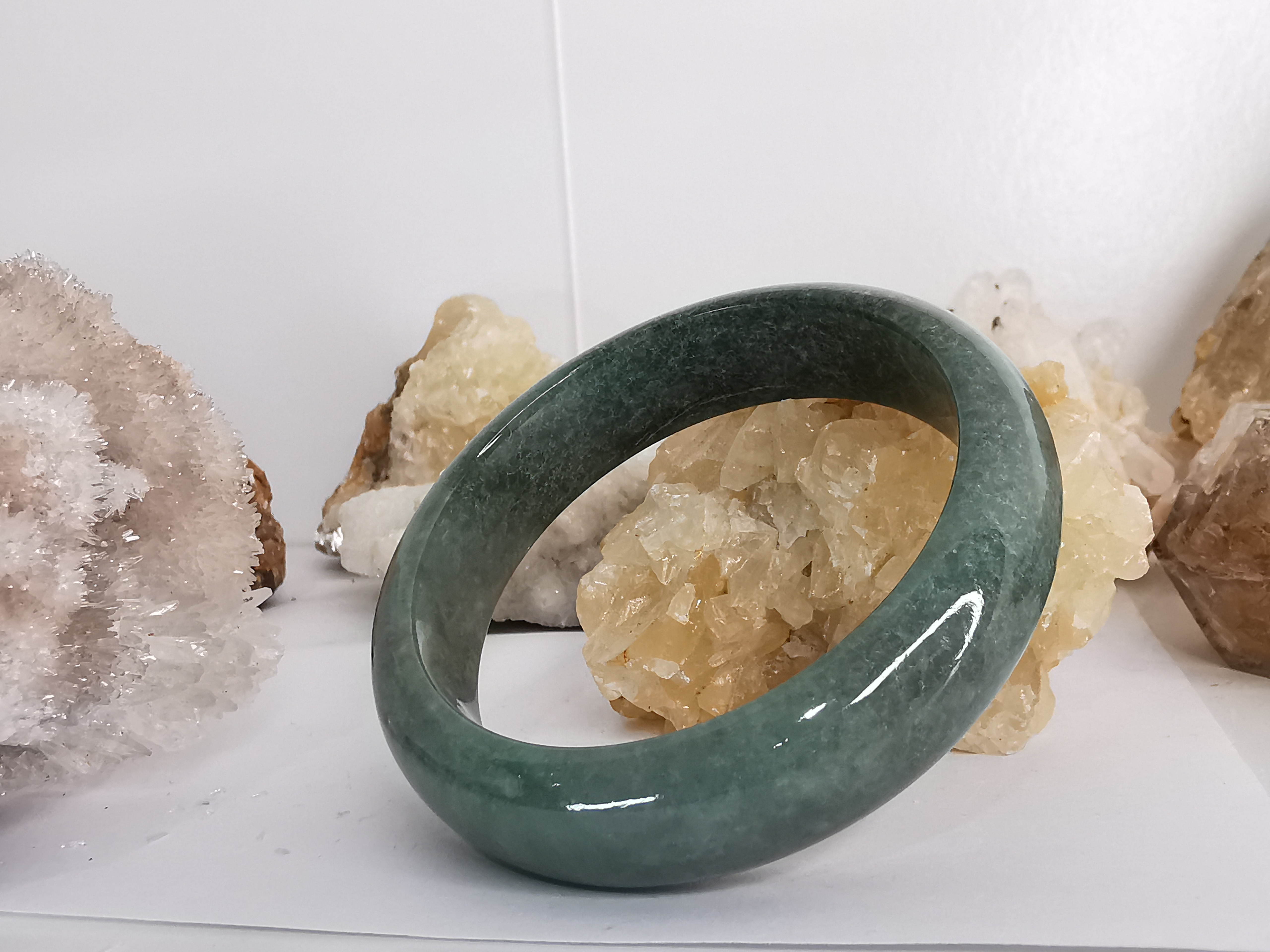 Green Bangle กำไลหยกเจไดต์แท้ Diameter/ เส้นผ่านศูนย์กลางด้านใน 55 mm.