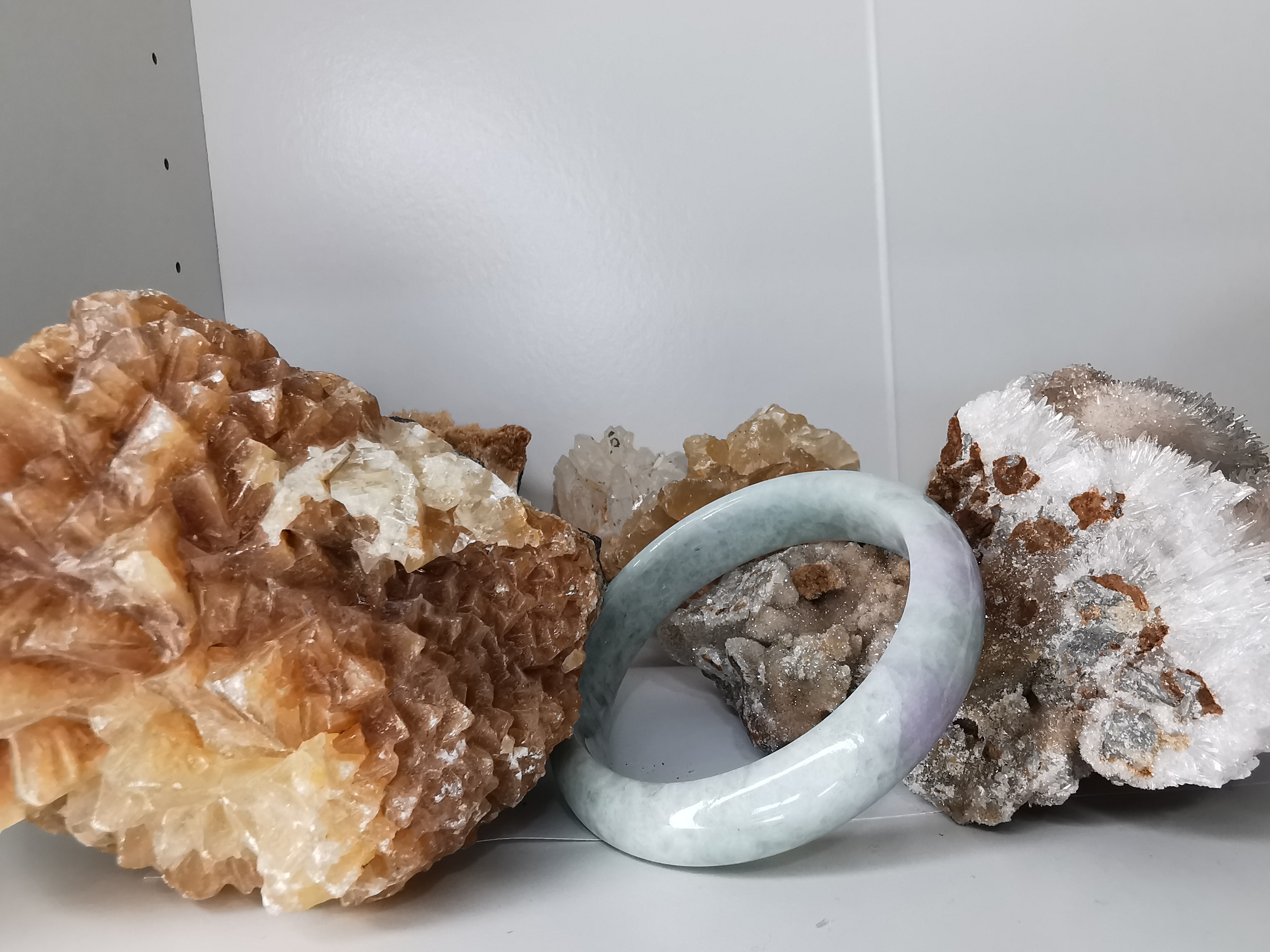 Violet Green Jade Bangle กำไลหยกเจไดต์แท้ Diameter/ เส้นผ่านศูนย์กลางด้านใน 58 mm.