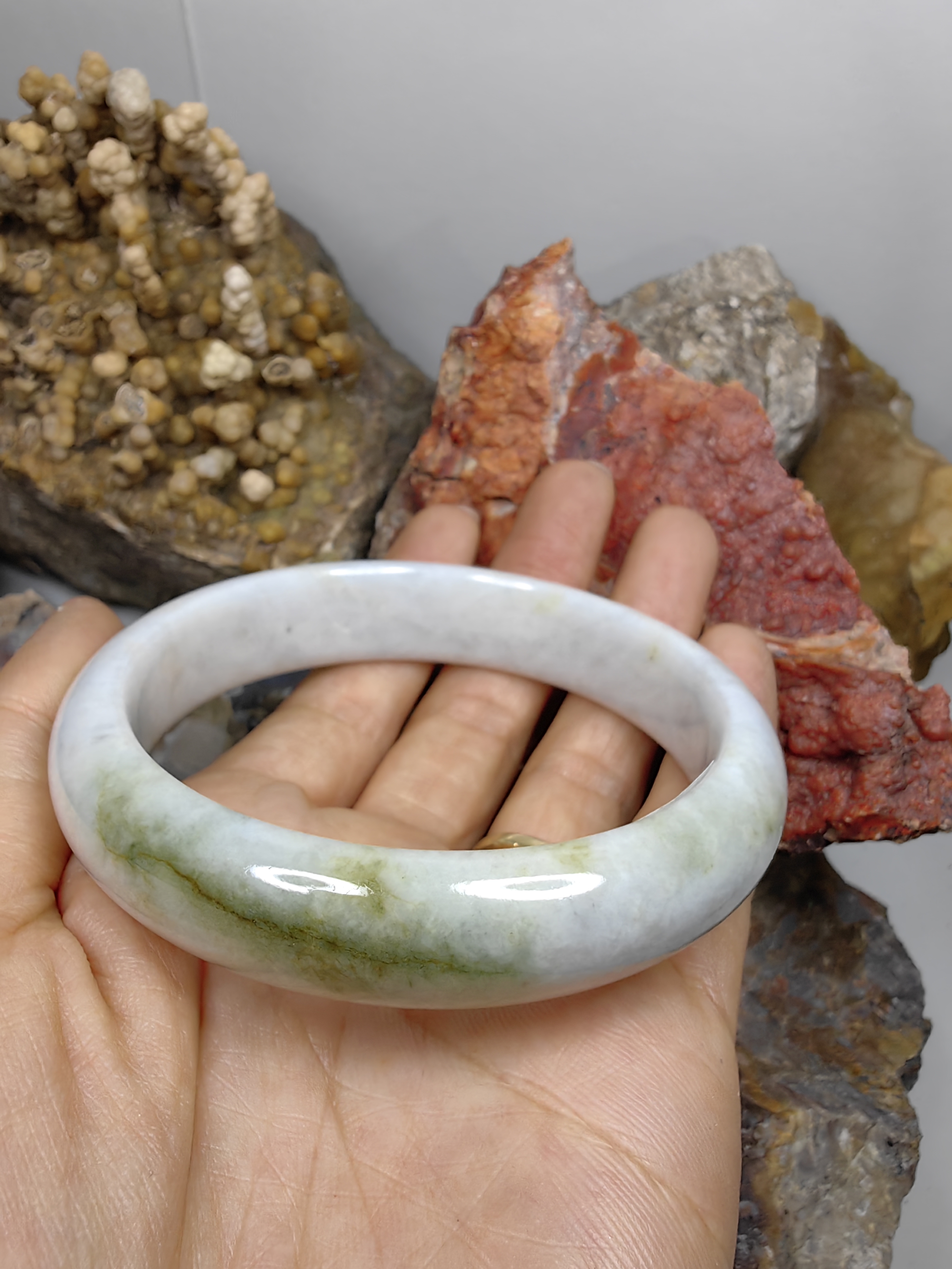 Burmese Jadeite Bangle Size 63 กำไลหยกเจไดต์พม่า Diameter/ เส้นผ่านศูนย์กลางด้านใน 63 mm.