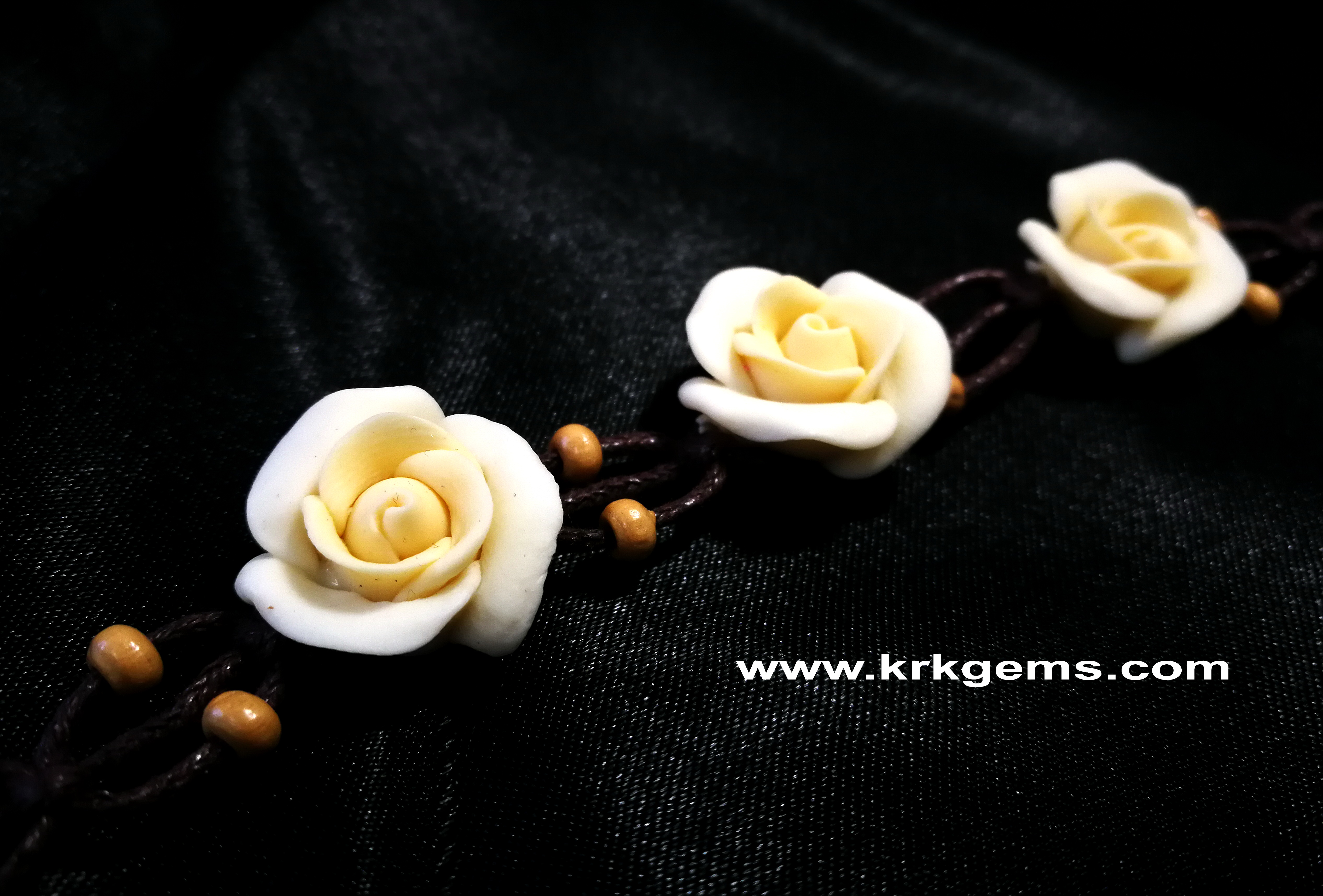 IVORY CREAM 3ROSE HANDMADE CLAY BRACELET