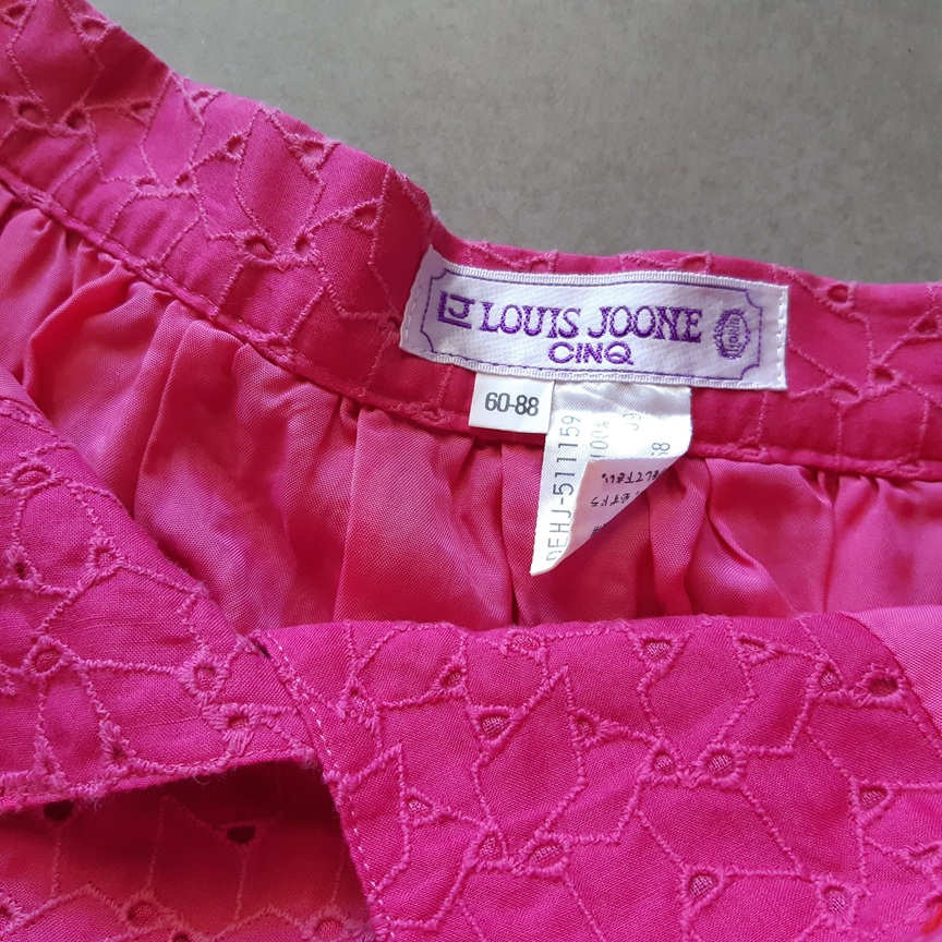 กระโปรงวินเทจทรงเอบานสวยสีชมพู งานกระดุมหน้าหายาก แบรนด์ LOUIS JOONE