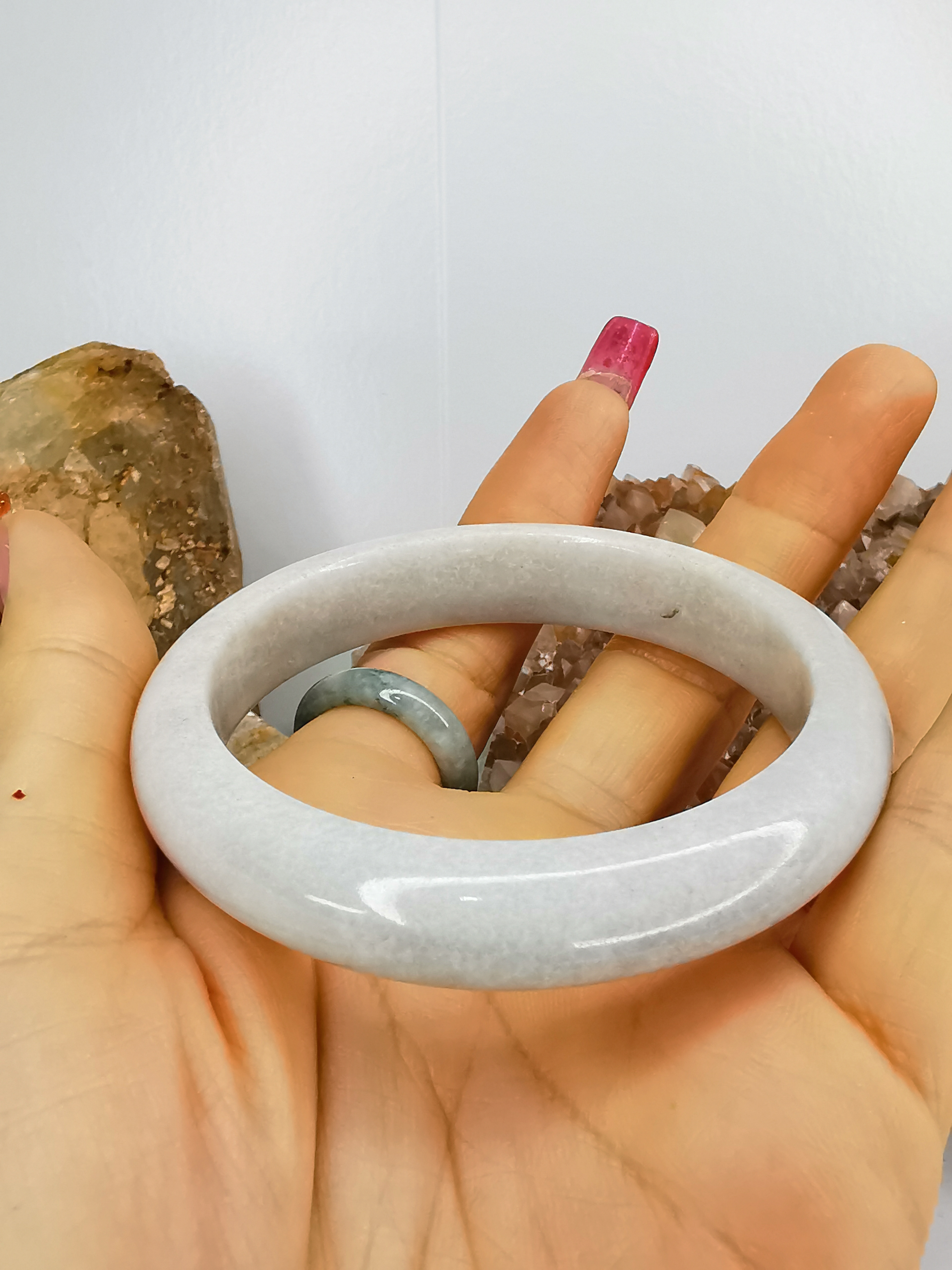 White Green Jade Bangle กำไลหยกเจไดต์แท้ Diameter/ เส้นผ่านศูนย์กลางด้านใน 56 mm.