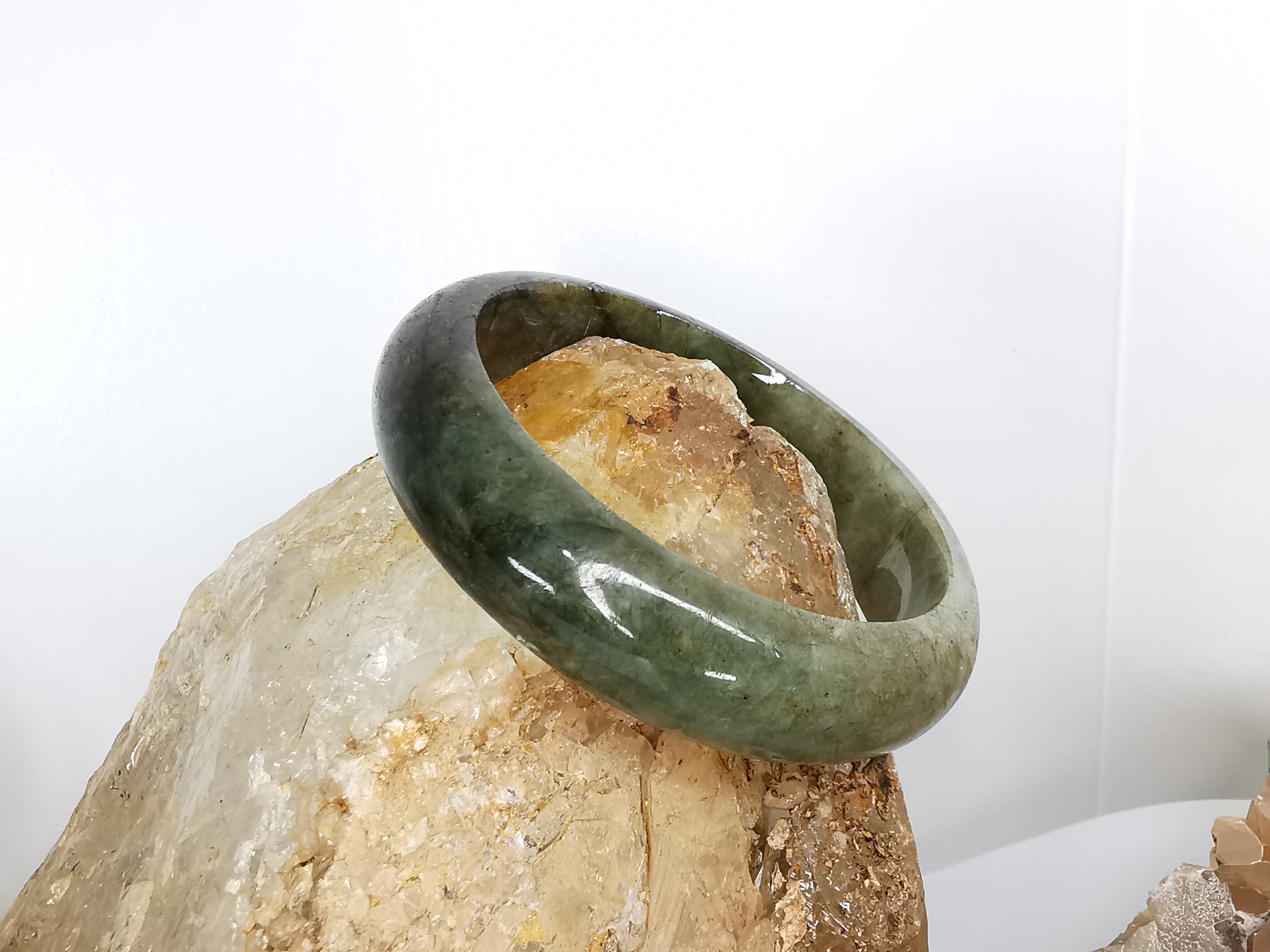 Green Brown Jade Bangle กำไลหยกเจไดต์แท้ Diameter/ เส้นผ่านศูนย์กลางด้านใน 51 mm.