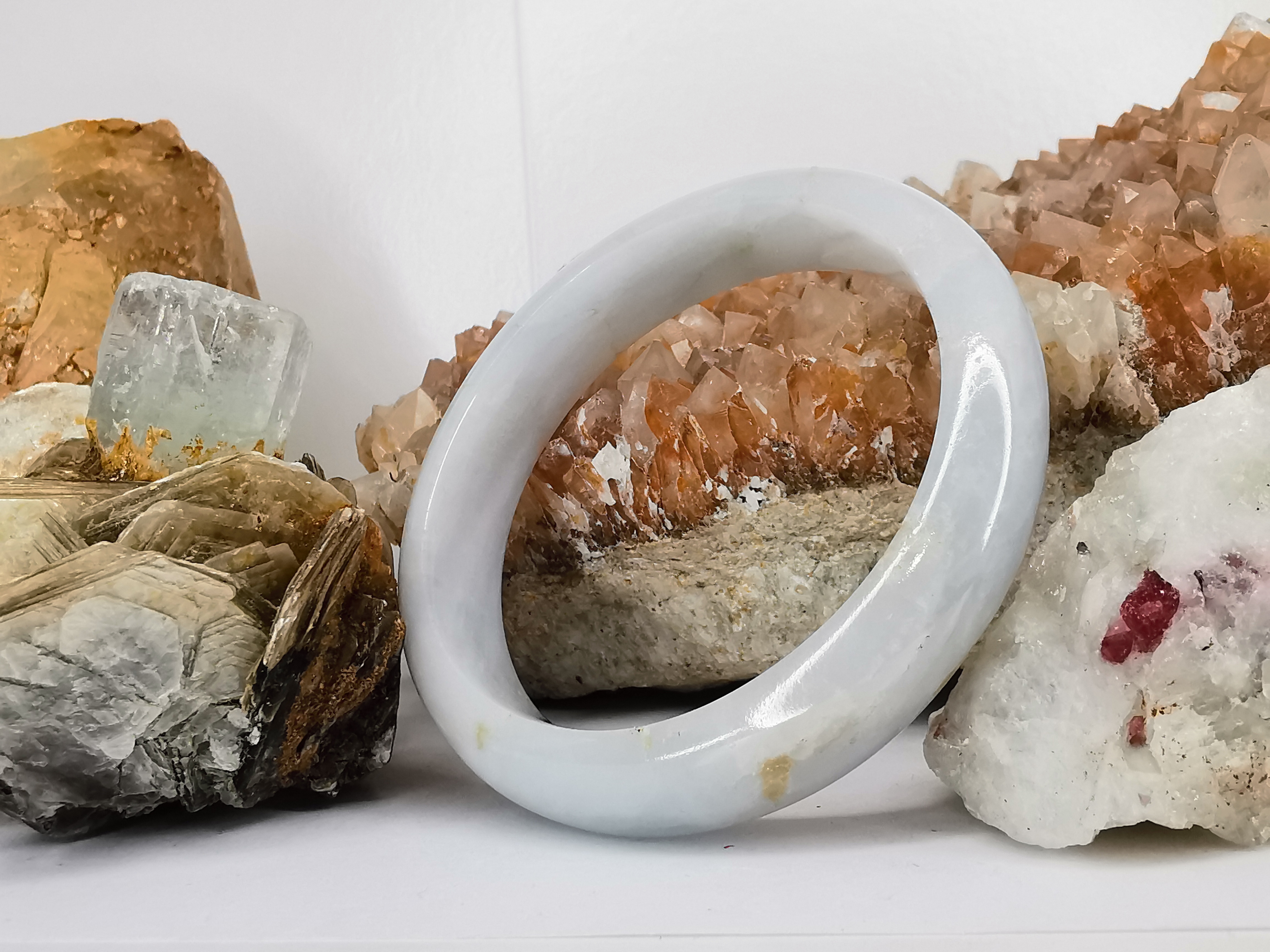 White Green Bangle กำไลหยกเจไดต์แท้ Diameter/ เส้นผ่านศูนย์กลางด้านใน 57 mm.*