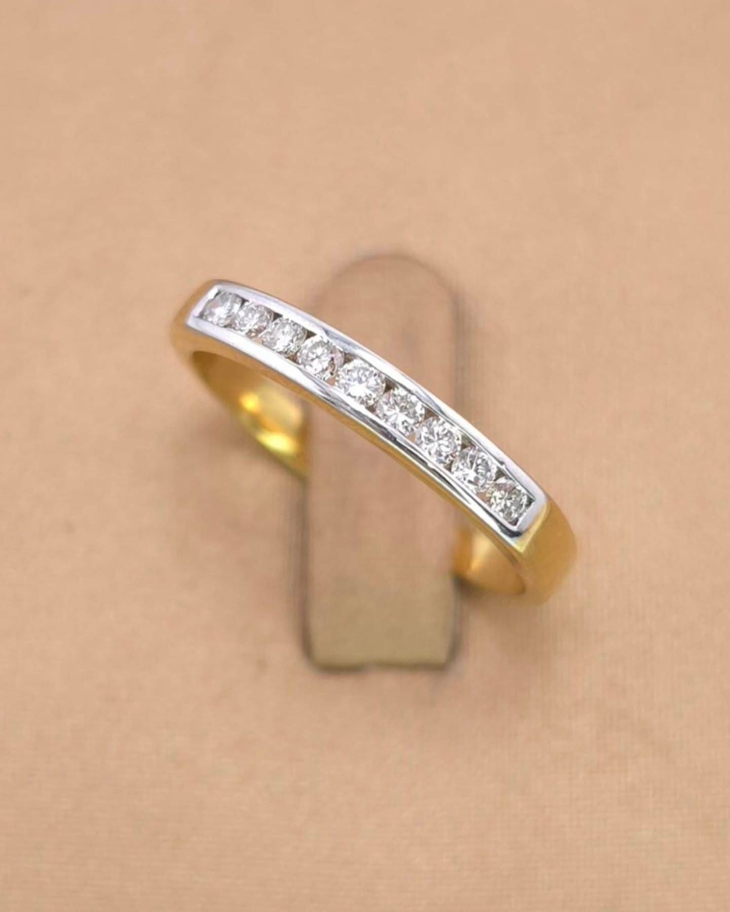 แหวนทองคำ 18K เพชรเกสร 2 ตัง 9 เม็ด รวม 18 ตัง น้ำ 96-97 ความสะอาด vvs-vs ไซส์ 53 น้ำหนัก 2.54 กรัม ราคา 8,200.-(Net)