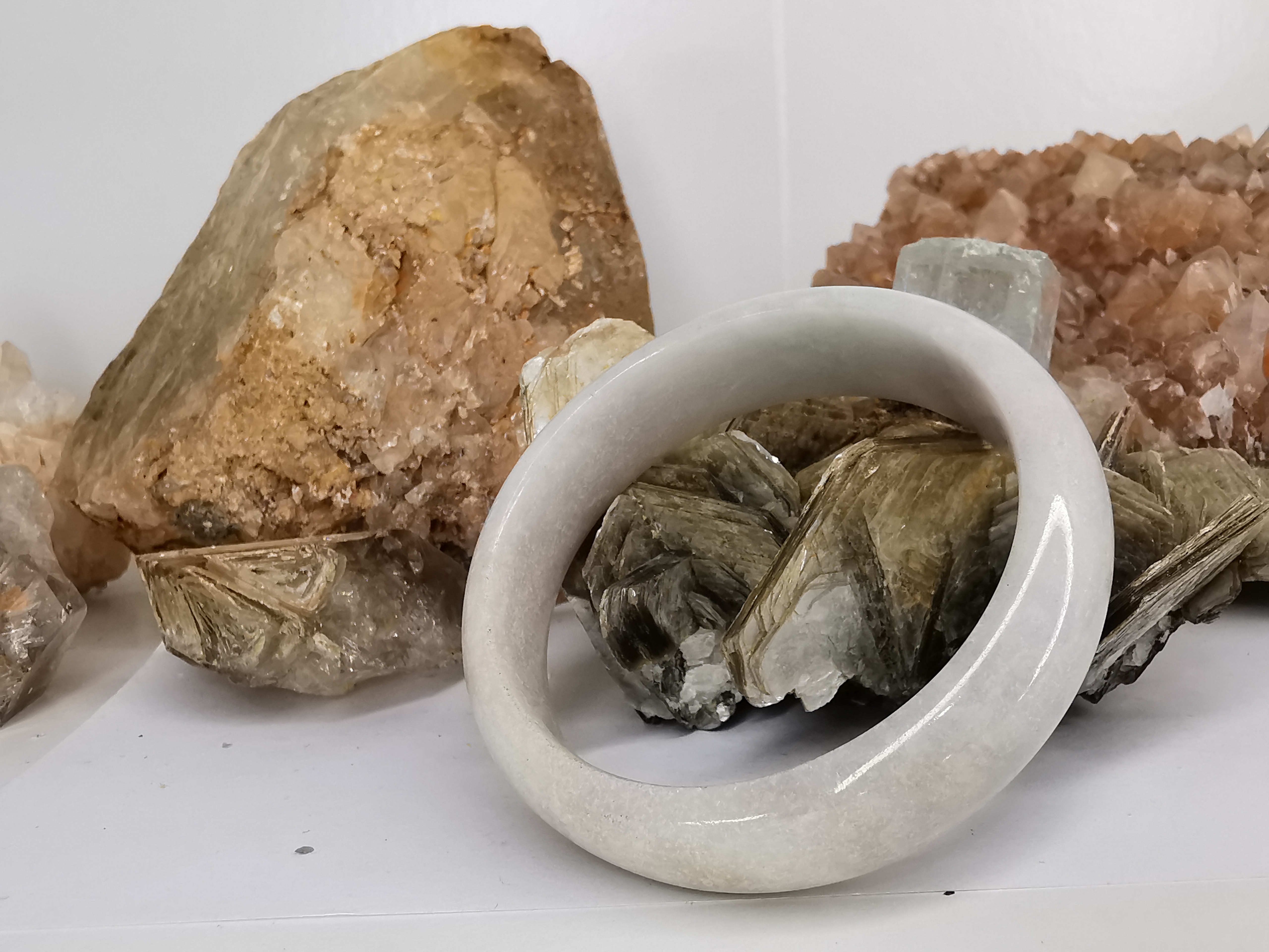 White Green Jade Bangle กำไลหยกเจไดต์แท้ Diameter/ เส้นผ่านศูนย์กลางด้านใน 54 mm.