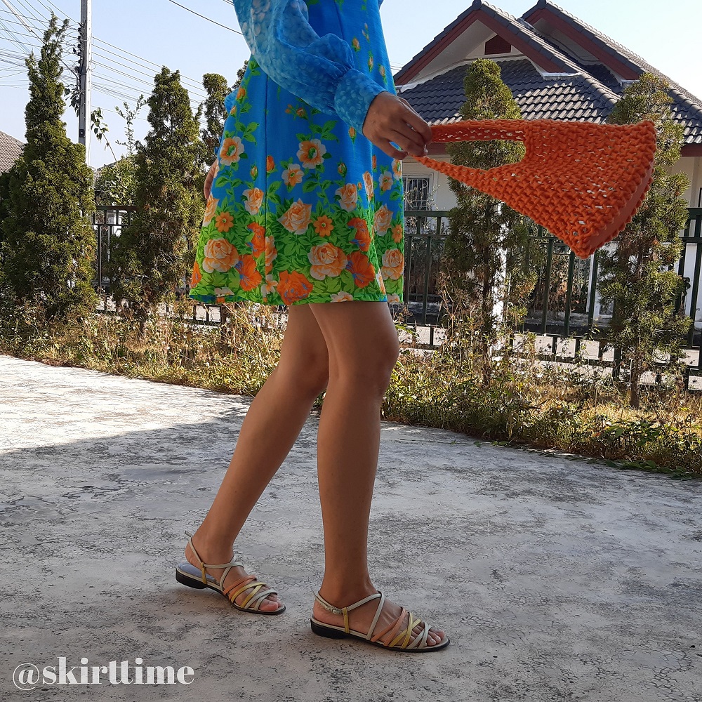 กระโปรงสั้นทรงเอสีฟ้าลายดอกกุหลาบสีส้ม (Vintage skirt)