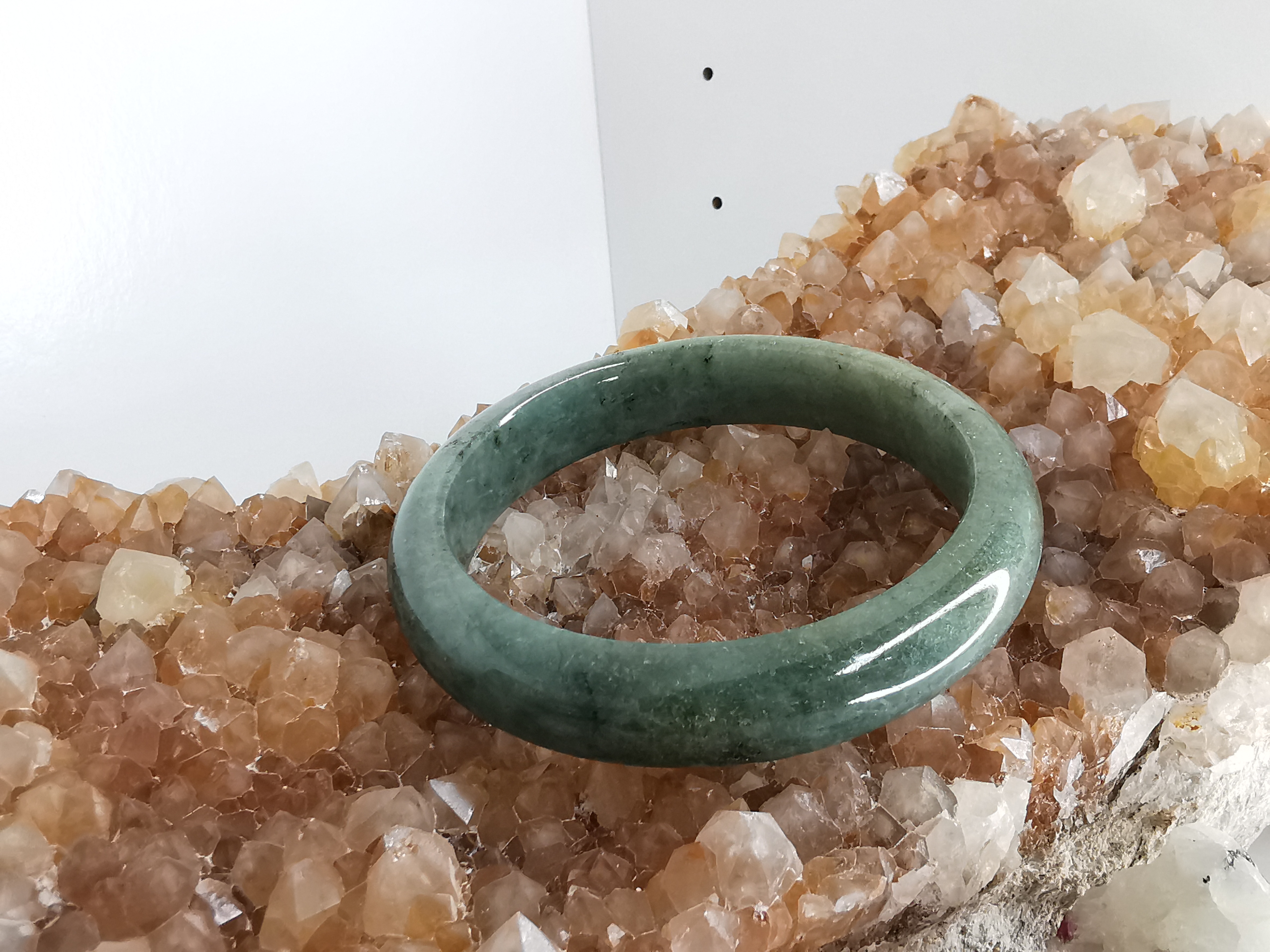 Green Yellow Bangle กำไลหยกเจไดต์แท้ Diameter/ เส้นผ่านศูนย์กลางด้านใน 59 mm.*