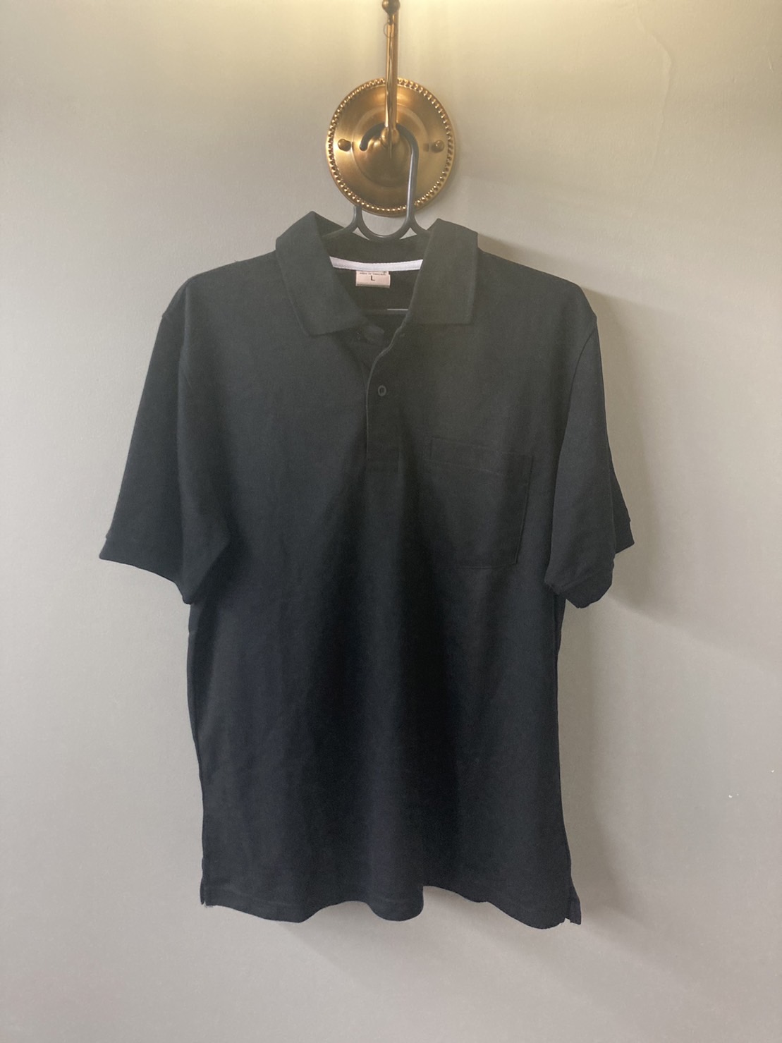 G 220457 เสื้อยืดโปโลสีดำ ราคาเช่า 30 บาท ต่อ 1 วัน