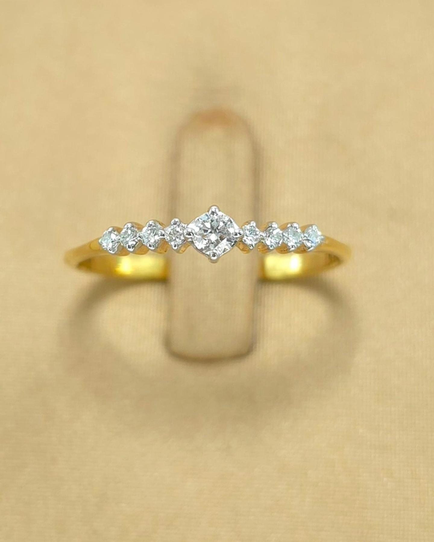 🚫ปิดการขาย(SoIdOut)🚫แหวนทองคำ 18K เพชรเกสร 10 ตัง 1 เม็ด 1.35 ตัง 8 เม็ด รวม 20.8 ตัง น้ำ 95-96 ความสะอาด vs2 ไซส์ 57 น้ำหนัก 1.51 กรัม ราคา 6,200.-(Net)