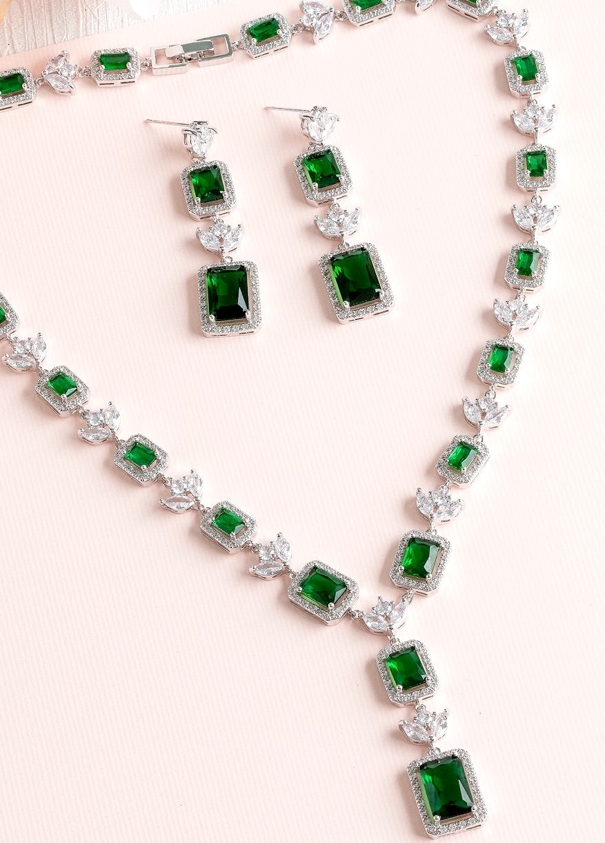 EMERALD DIAMOND JEWELRY 18K WHITE GOLD NECKLACE EARRING สร้อยคอ ต่างหู มรกต ล้อมเพชร ทอง 18K Pre-order