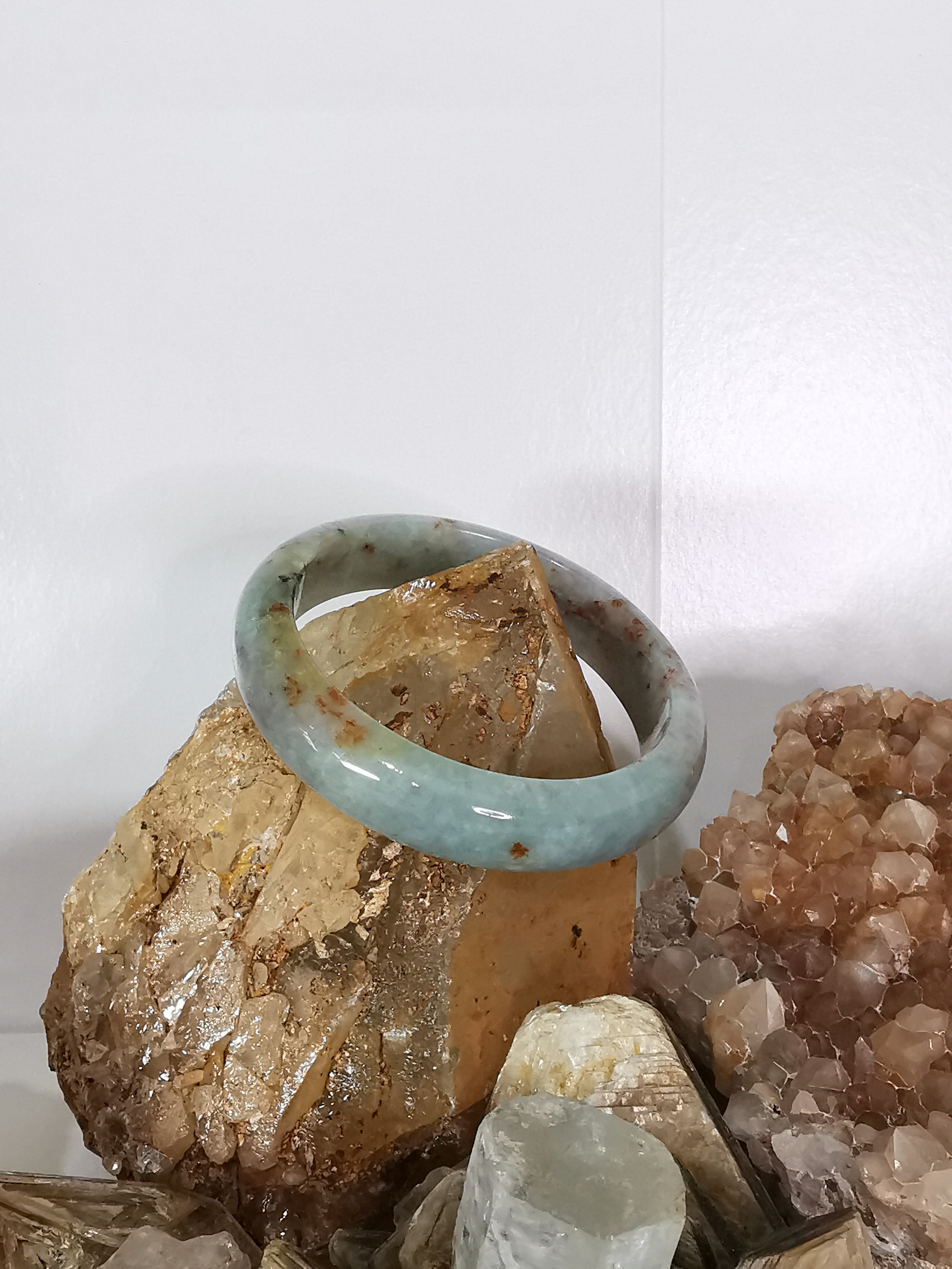 Green Orange Yellow Red Bangle กำไลหยกเจไดต์แท้ Diameter/ เส้นผ่านศูนย์กลางด้านใน 59 mm.