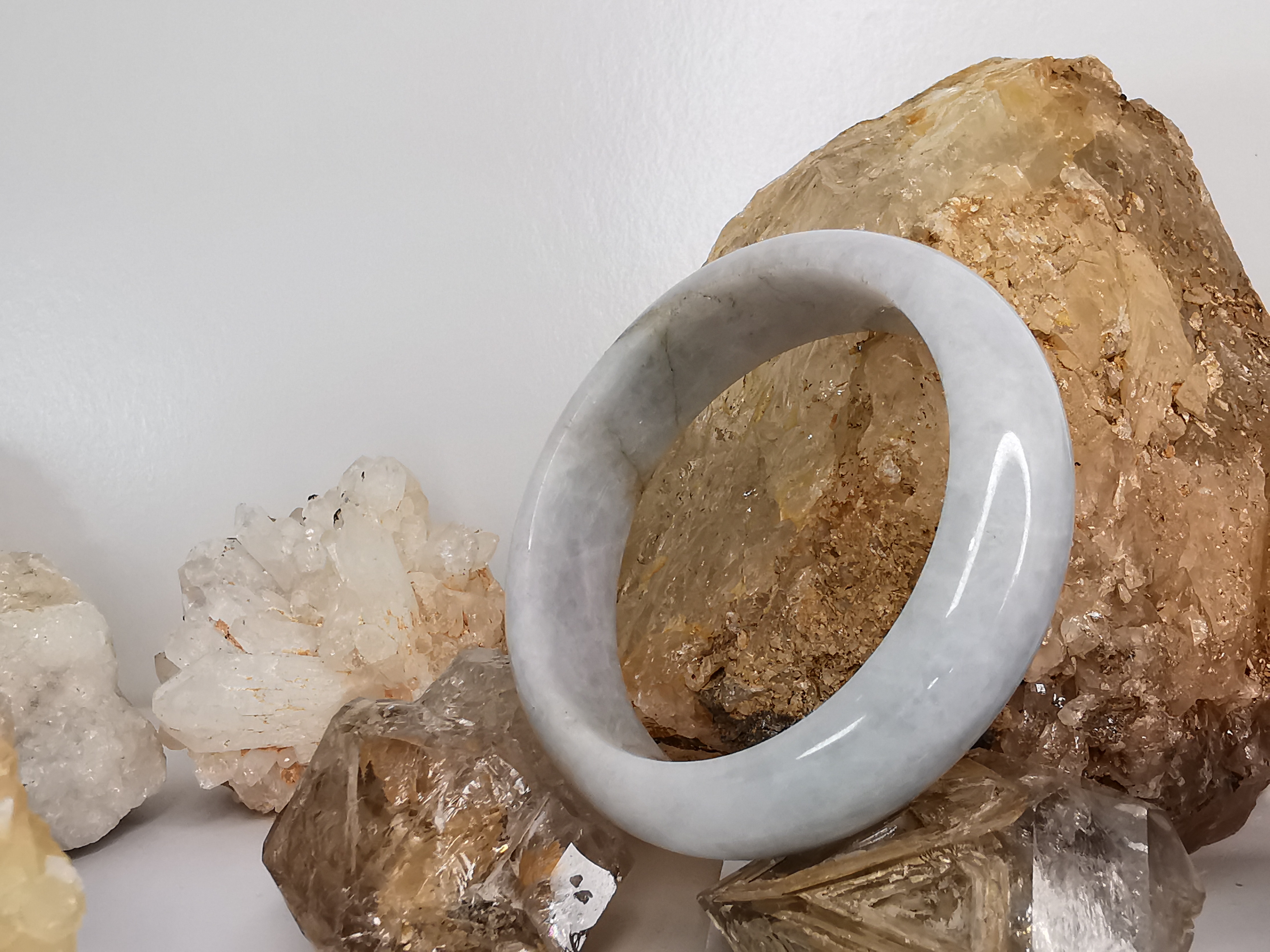 White Green Jade Bangle กำไลหยกเจไดต์แท้ Diameter/ เส้นผ่านศูนย์กลางด้านใน 55 mm.