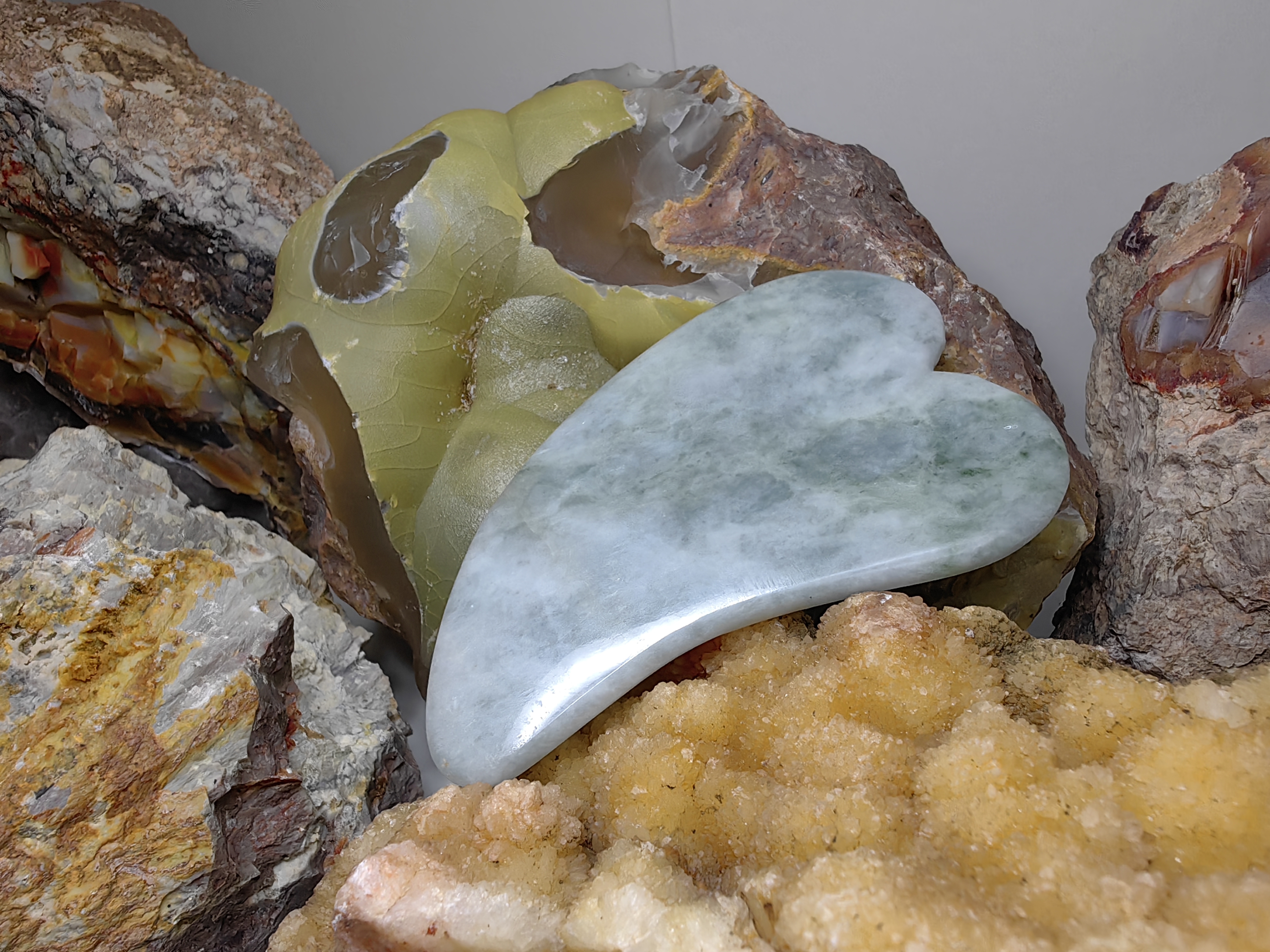 Guasha Face Massage Jade หยกกัวซานวดหน้า