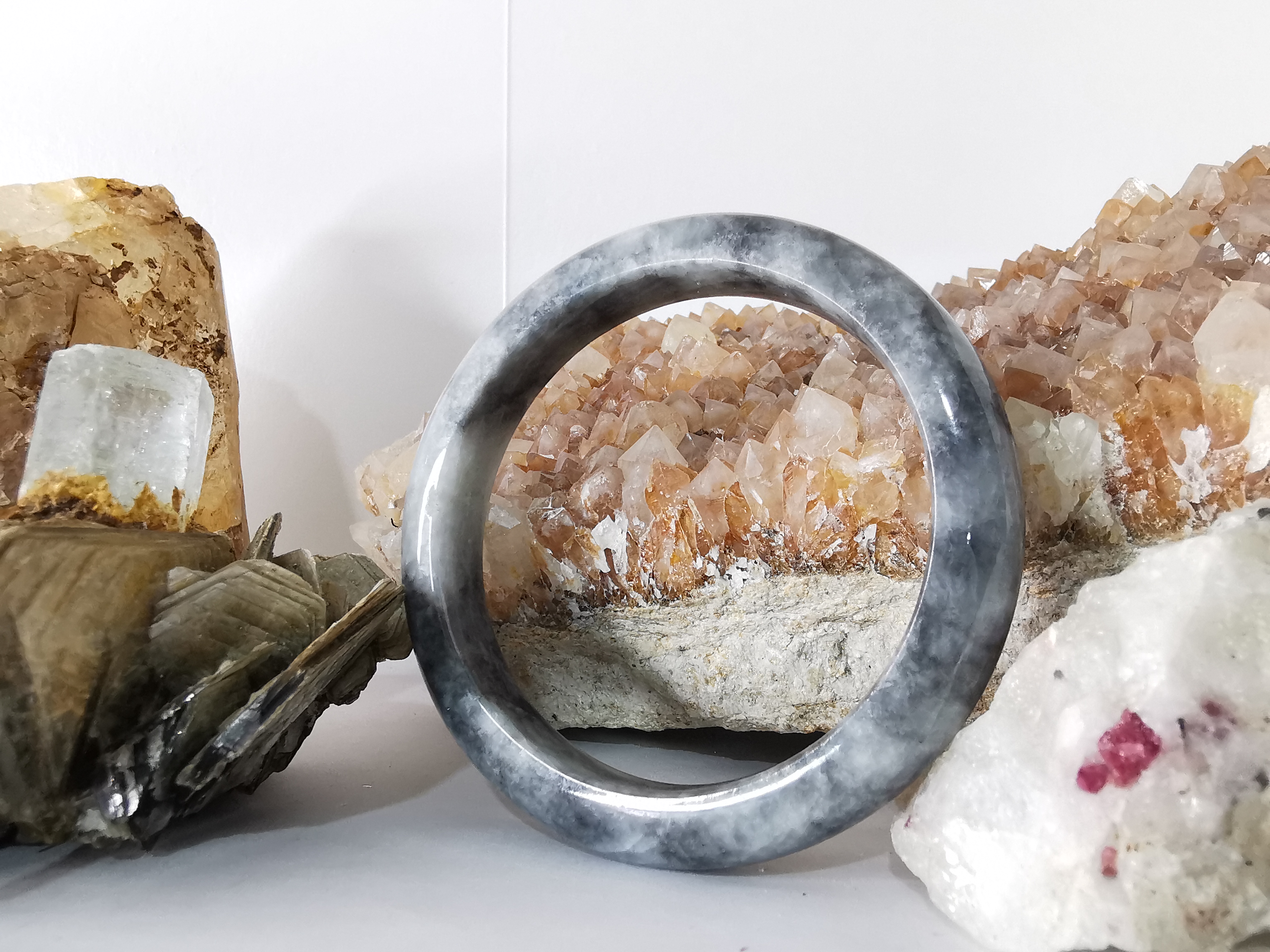 Grey Black Bangle กำไลหยกเจไดต์แท้ Diameter/ เส้นผ่านศูนย์กลางด้านใน 58 mm.