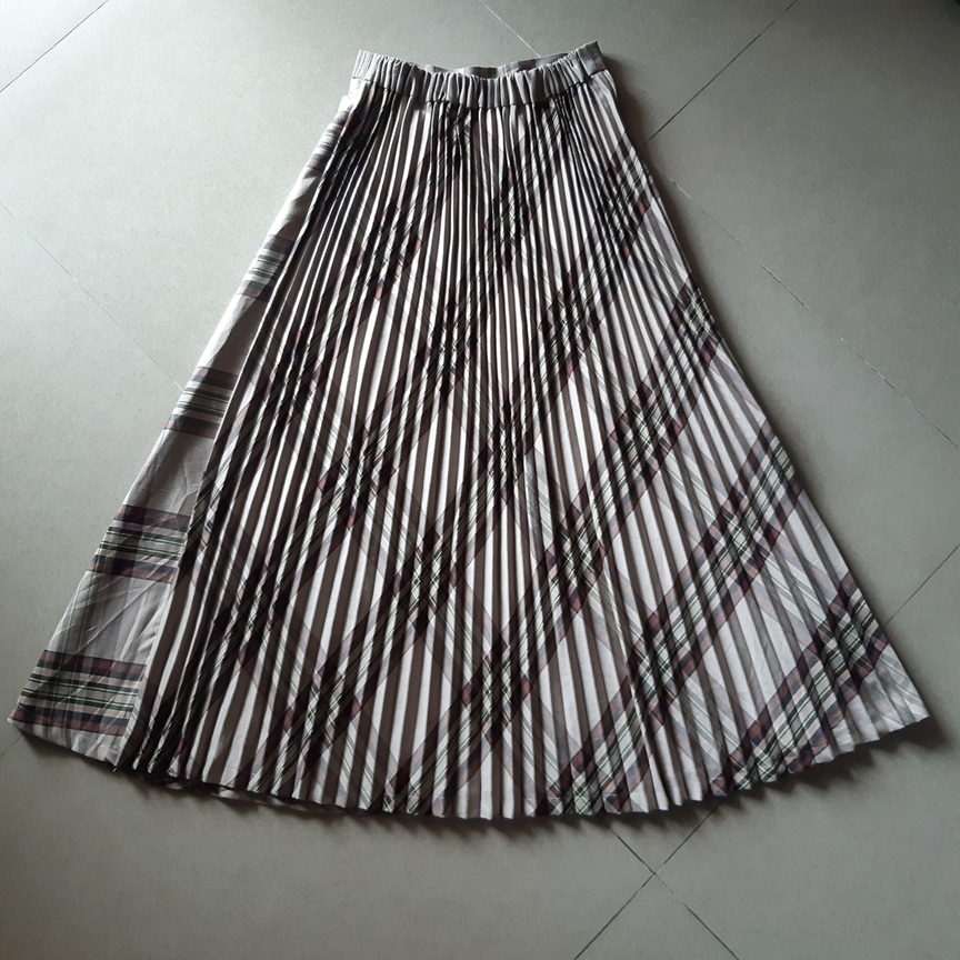กระโปรงยาวลายสก็อต งานเก๋มาก