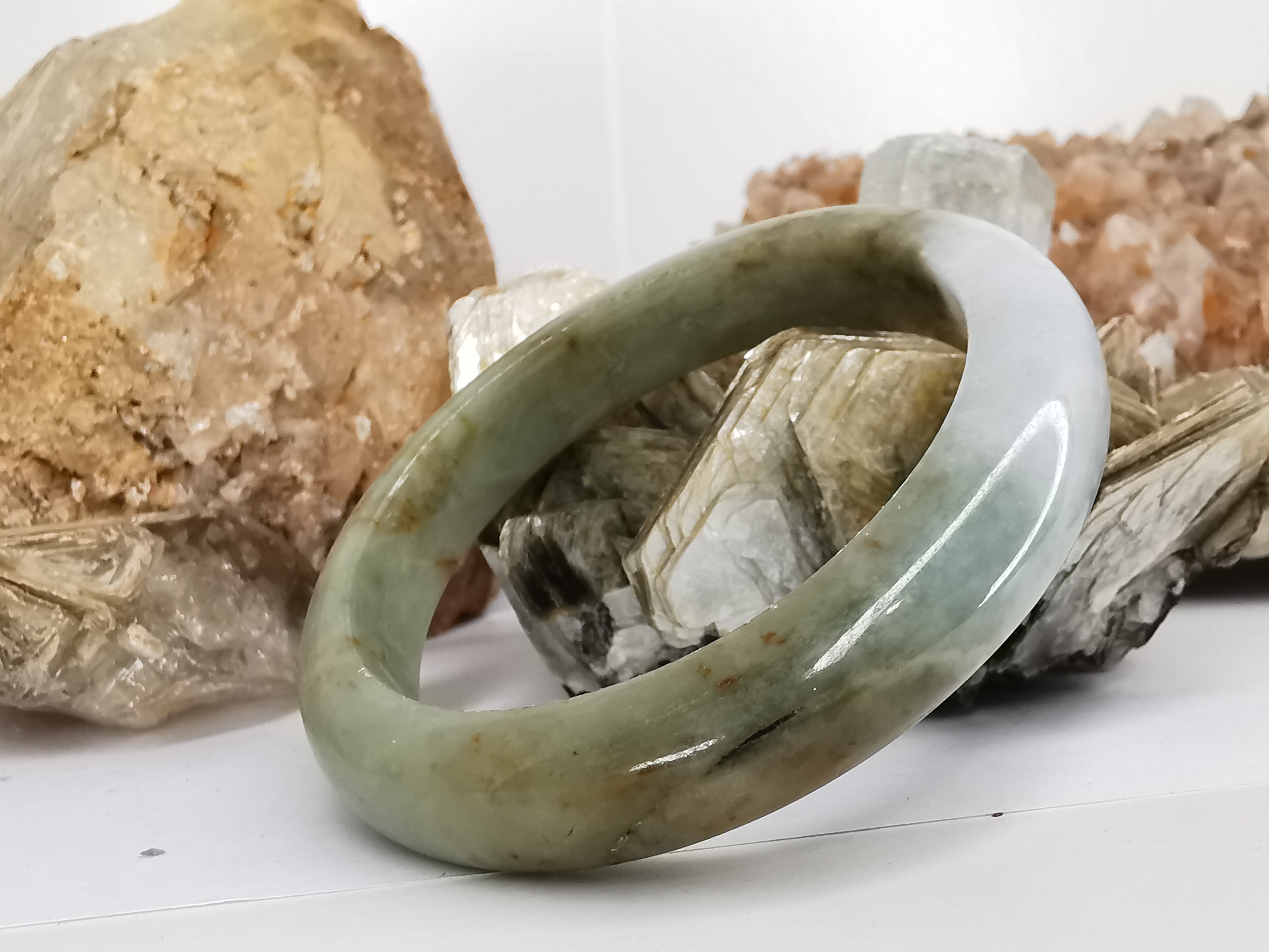 Green Orange White Jade Bangle กำไลหยกเจไดต์แท้ Diameter/ เส้นผ่านศูนย์กลางด้านใน 55 mm.