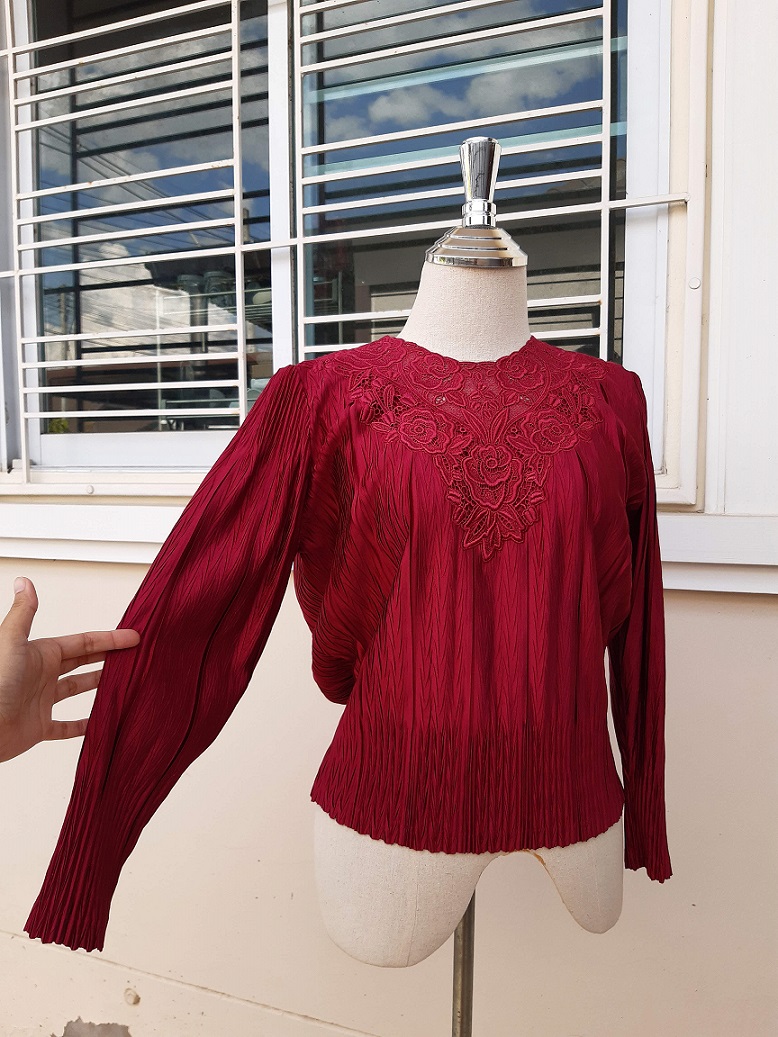 เสื้ออัดพลีทญี่ปุ่นสีแดง