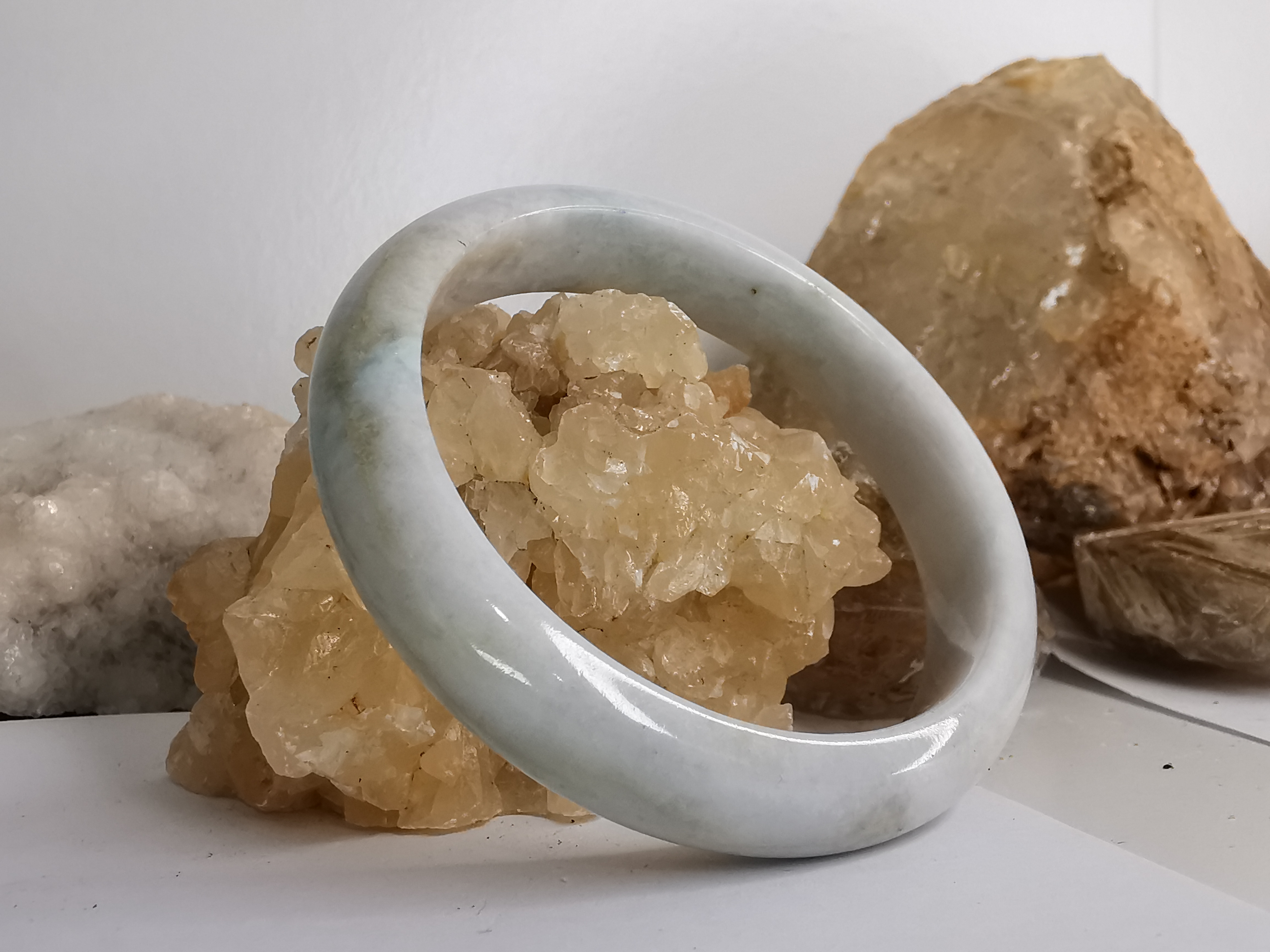 White Green Bangle กำไลหยกเจไดต์แท้ Diameter/ เส้นผ่านศูนย์กลางด้านใน 56 mm.