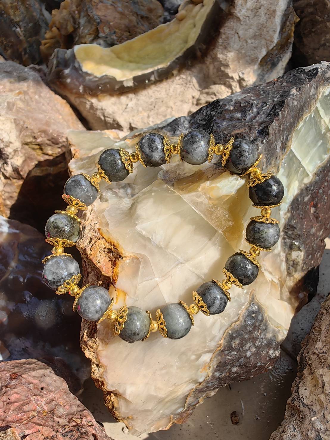 Burmese Jadeite Bracelets (Grey) Round 10 mm. Flower Gold Plated กำไลข้อมือหยกพม่า เทา กลม 10 mm. คั่นดอกไม้ทอง Free Size