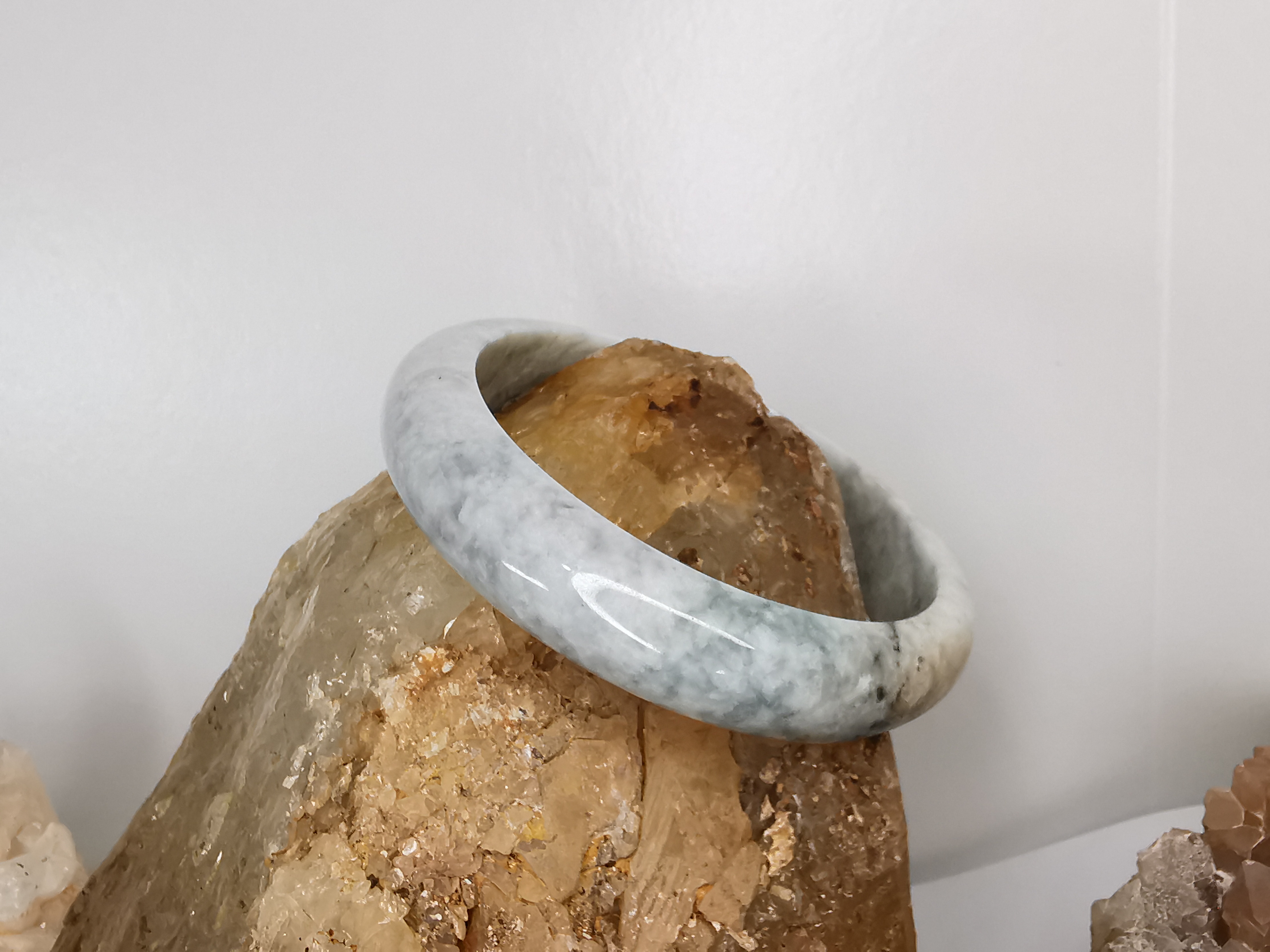 White Green Yellow Brown Jade Bangle กำไลหยกเจไดต์แท้ Diameter/ เส้นผ่านศูนย์กลางด้านใน 57 mm.