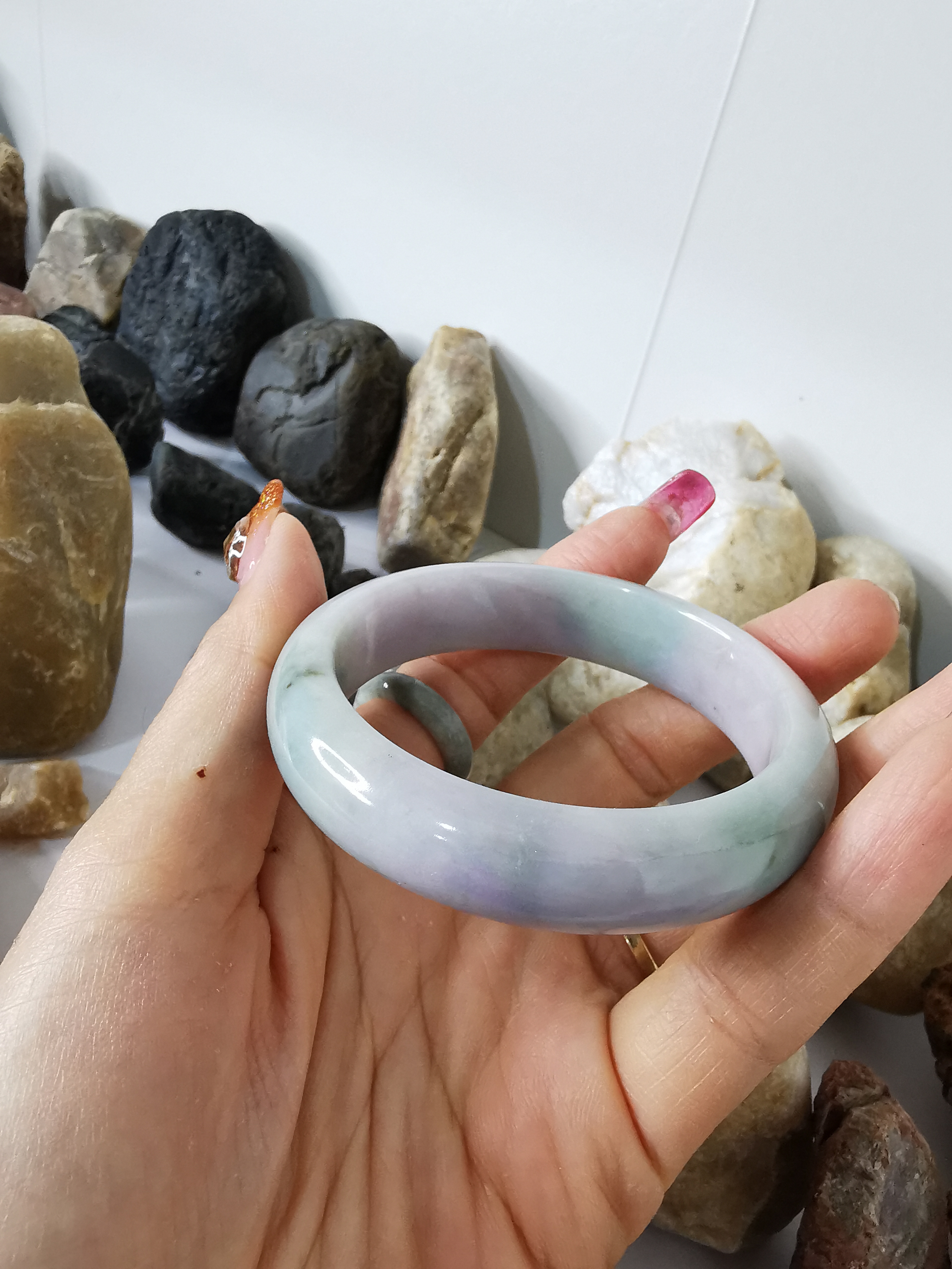 Violet Green Jadeite Bangle กำไลหยกเจไดต์แท้ Diameter/ เส้นผ่านศูนย์กลางด้านใน /size 56 mm.