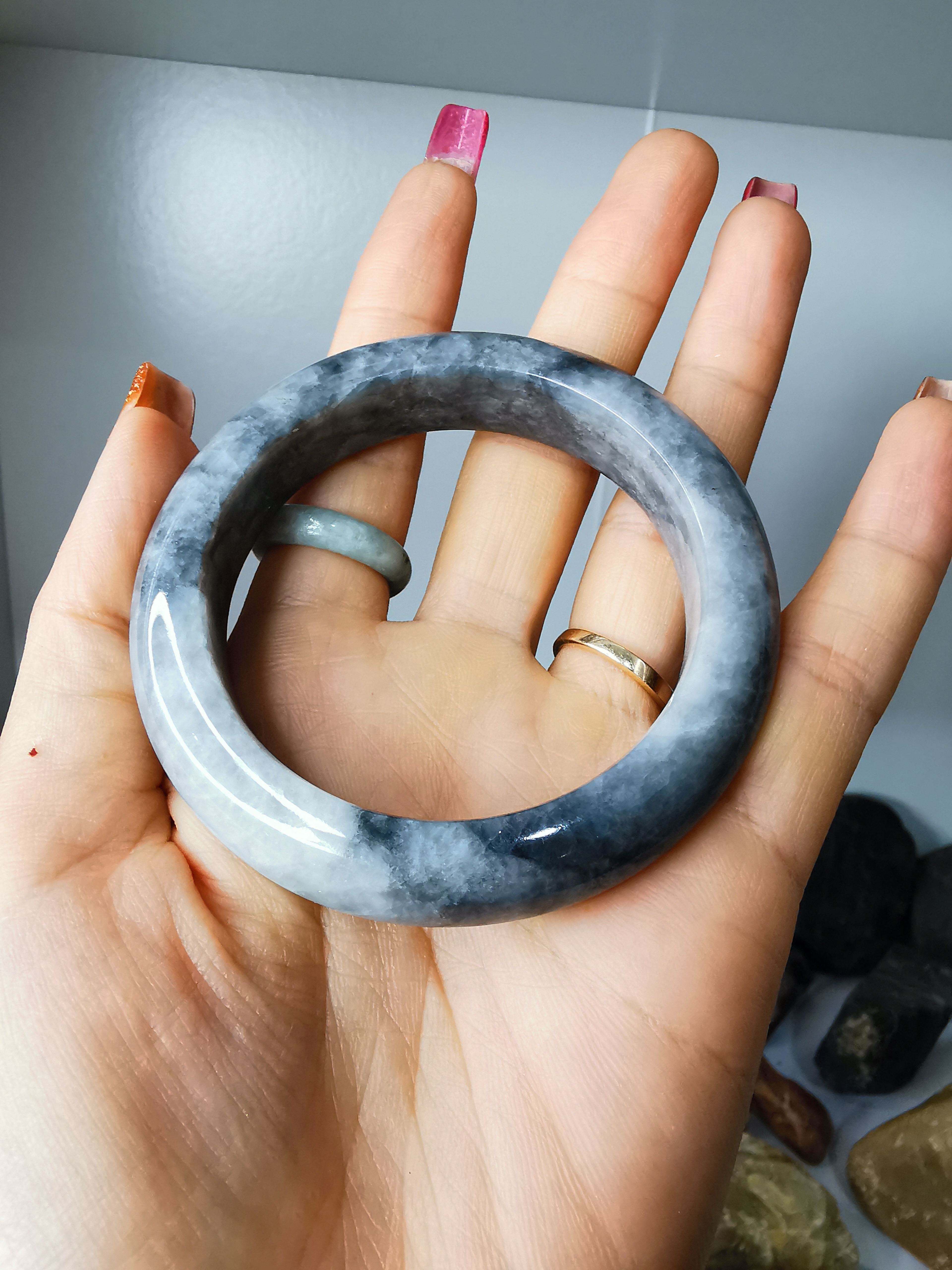 Grey Black Jade Bangle กำไลหยกเจไดต์แท้ Diameter/ เส้นผ่านศูนย์กลางด้านใน 54 mm.