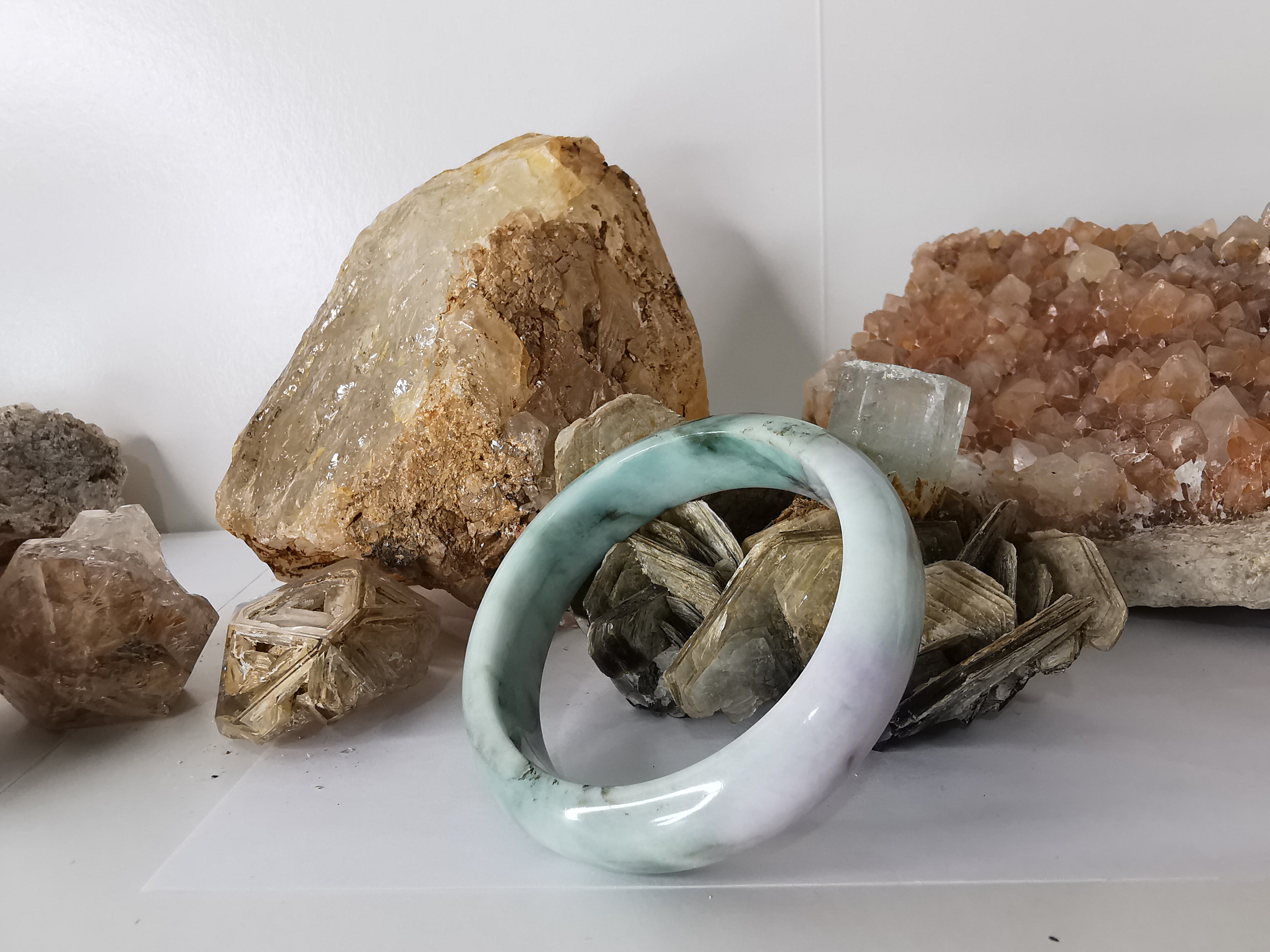 Violet Green Jade Bangle กำไลหยกเจไดต์แท้ Diameter/ เส้นผ่านศูนย์กลางด้านใน 53 mm.