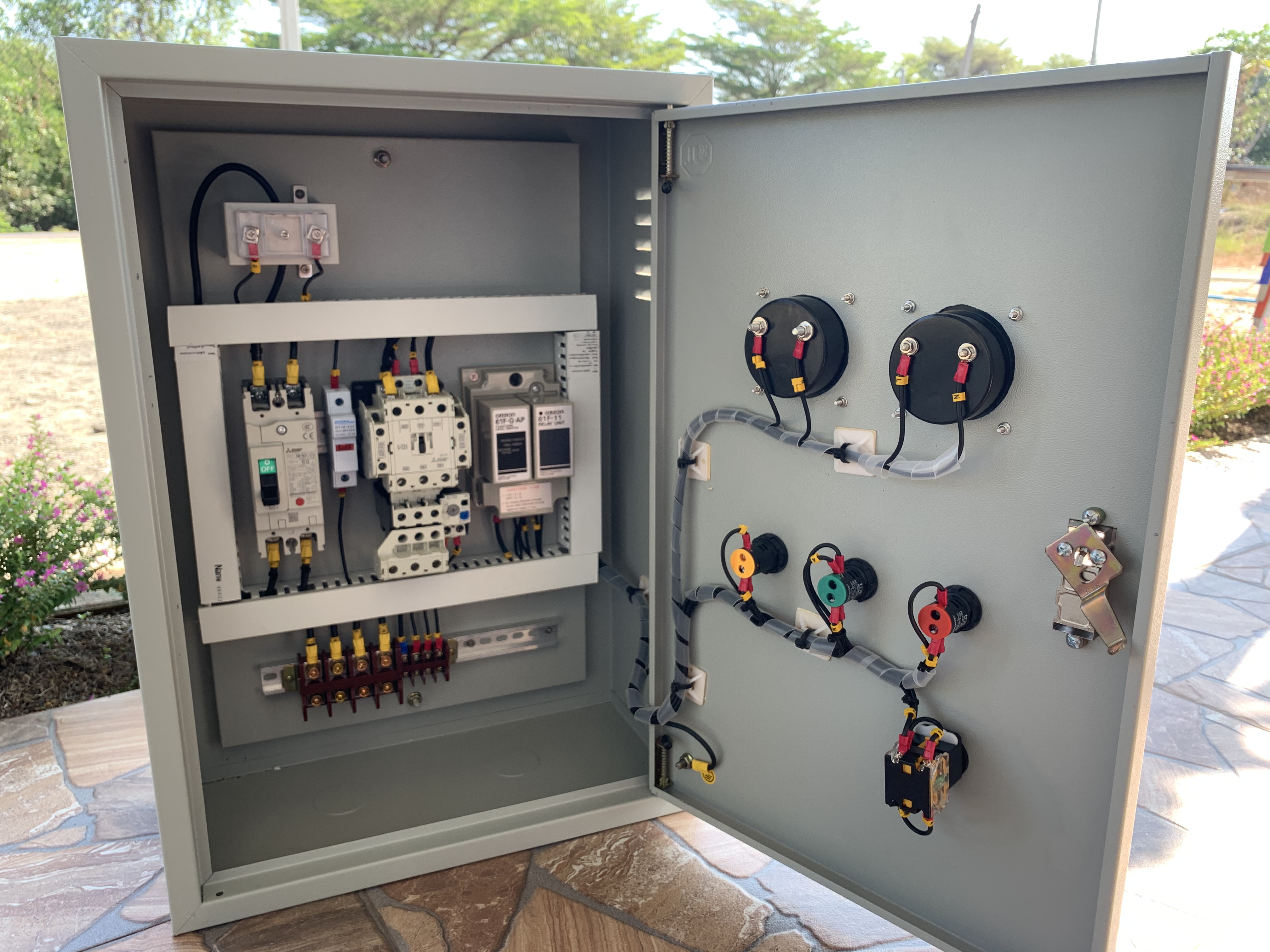 ตู้ควบคุมปั๊มน้ำ 5 Hp 220v ทำงานร่วมกับ Floatless level switch ( อิเล็กโทรด 3 ก้าน )
