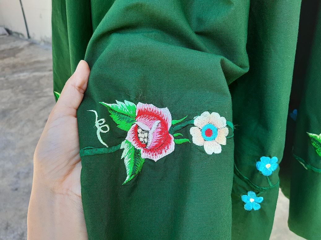 กระโปรงวินเทจงานปักสีเขียวเข้ม