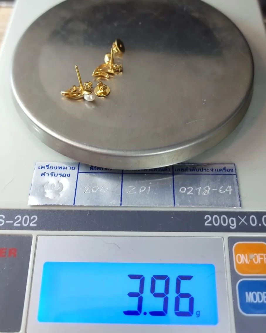 🚫ปิดการขาย(SoIdOut)🚫ต่างหูทองคำ 18K ประดับมุก เพชรเกสร 3 ตัง 6 เม็ด รวม 18 ตัง น้ำ 93(K) ความสะอาด vvs-vs น้ำหนัก 3.96 กรัม
