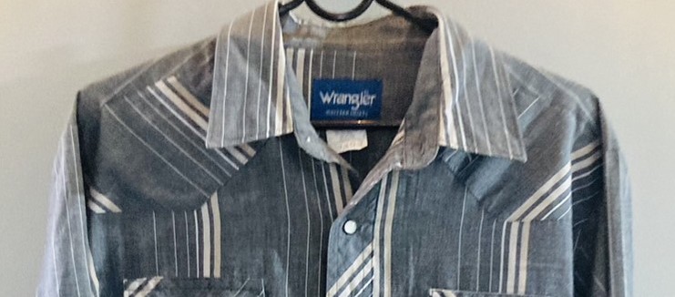 G 230013 เสื้อเชิ้ตลายทางแขนยาว Wrangler ราคาเช่า 30 บาท ต่อ 1 วัน