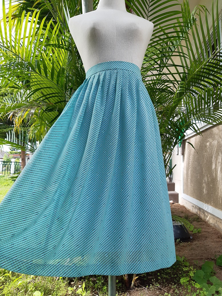 กระโปรงบานสีเขียวมิ้นท์